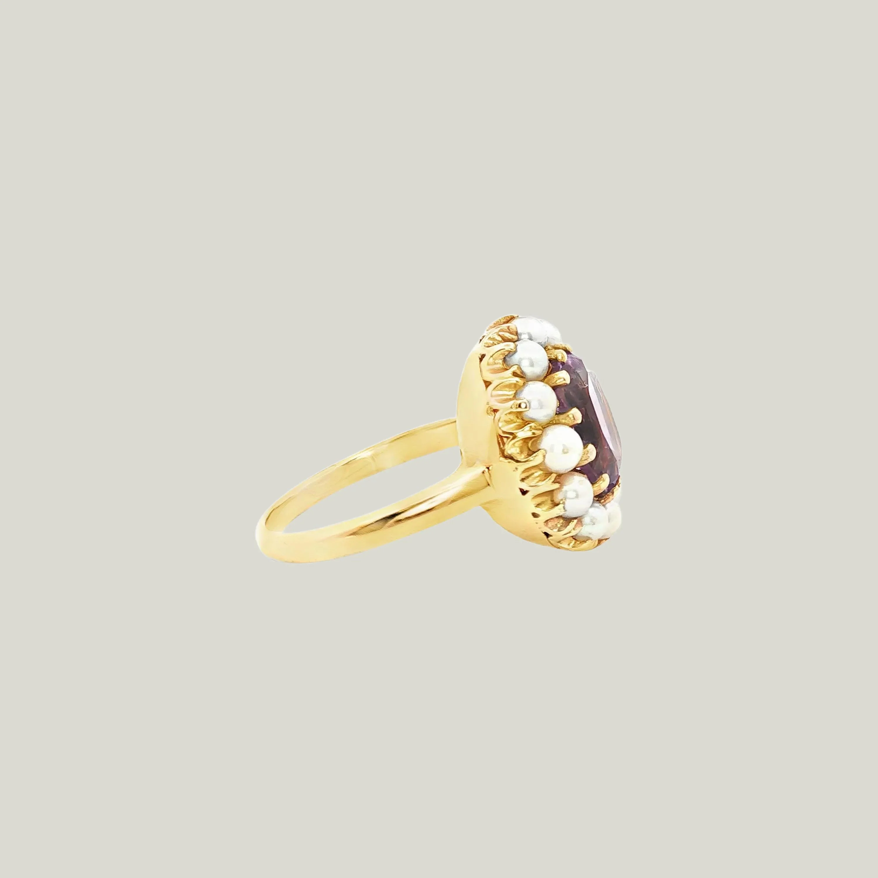 1980s Amethyst and Pearl Ring in 14k Yellow Gold - Image 2