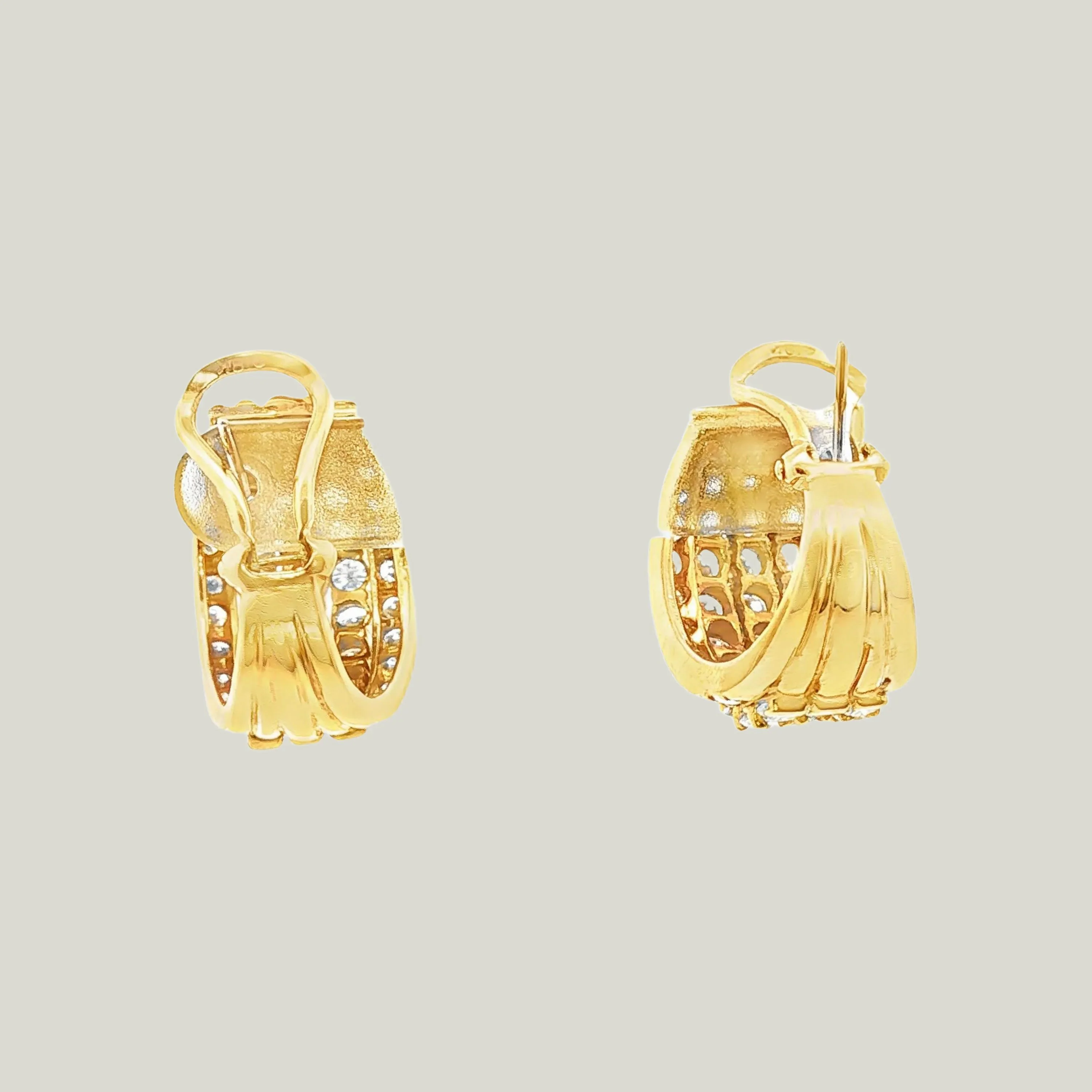1980s Diamond Hoop Earrings in 18k Gold - Image 4