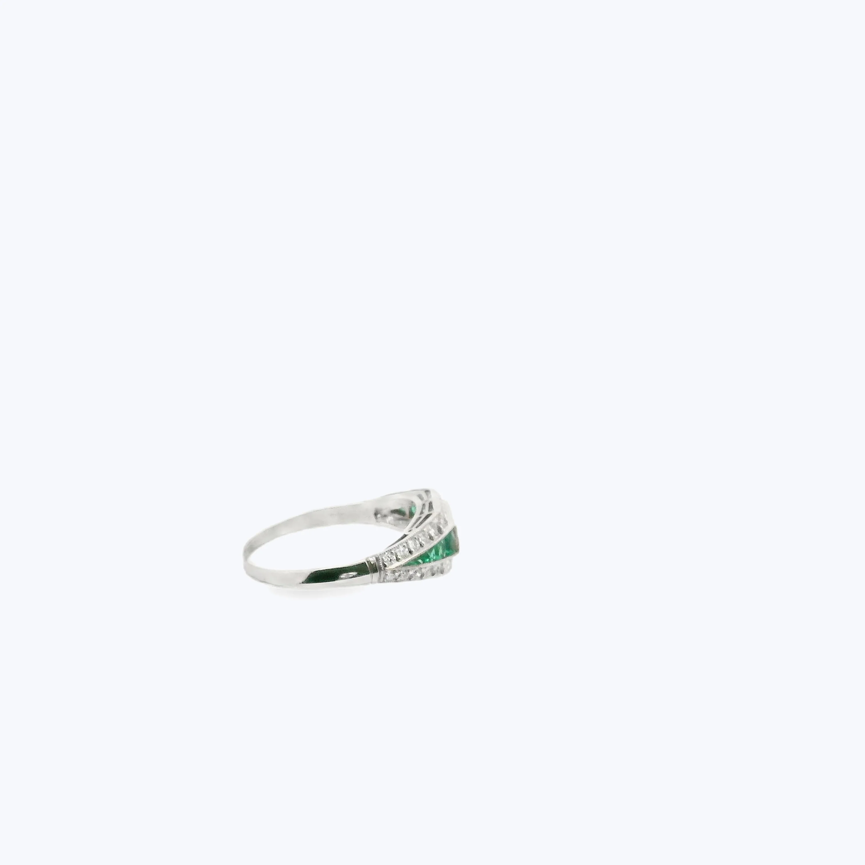 Art Deco Diamond And Emerald Platinum Ring - Image 2