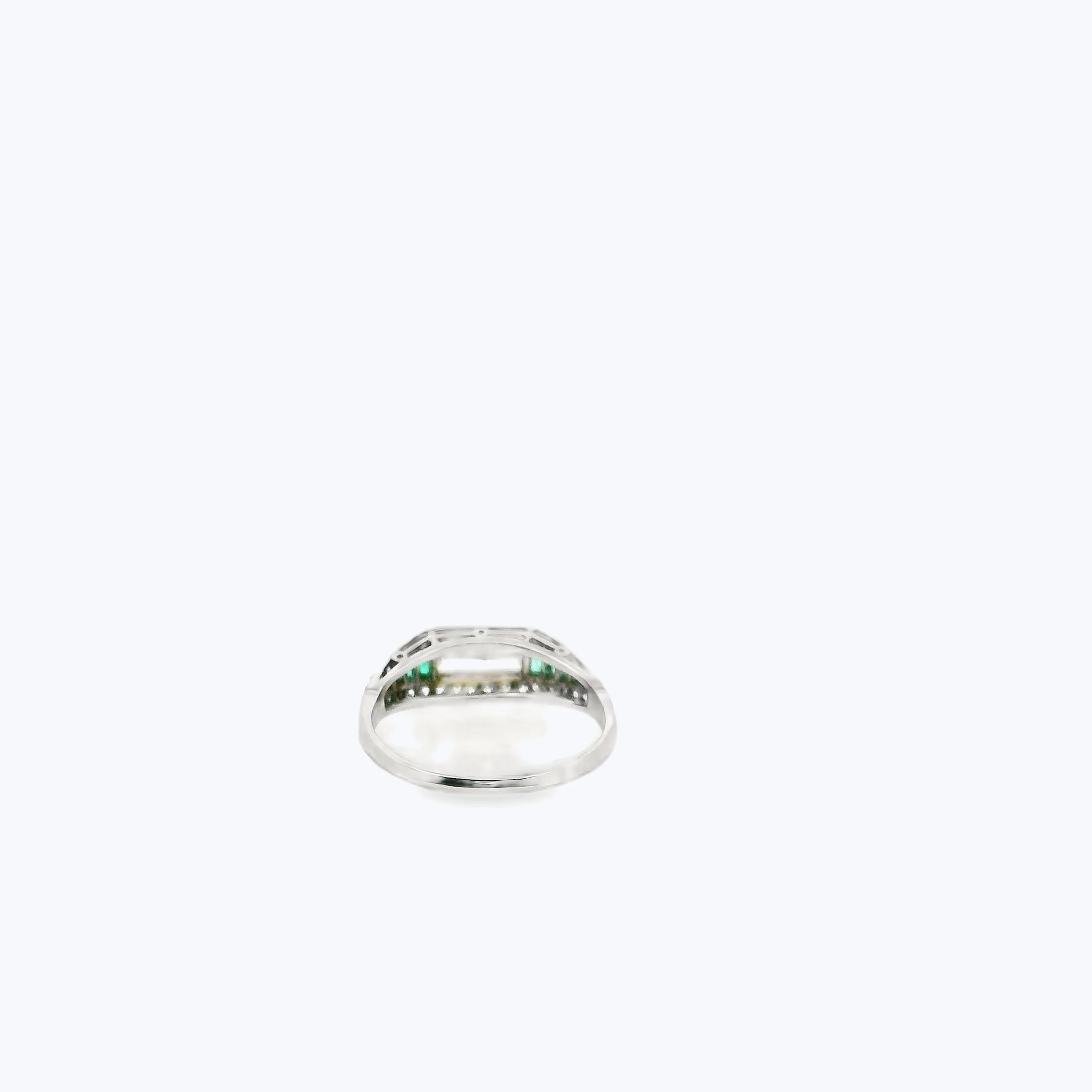 Art Deco Diamond And Emerald Platinum Ring - Image 4