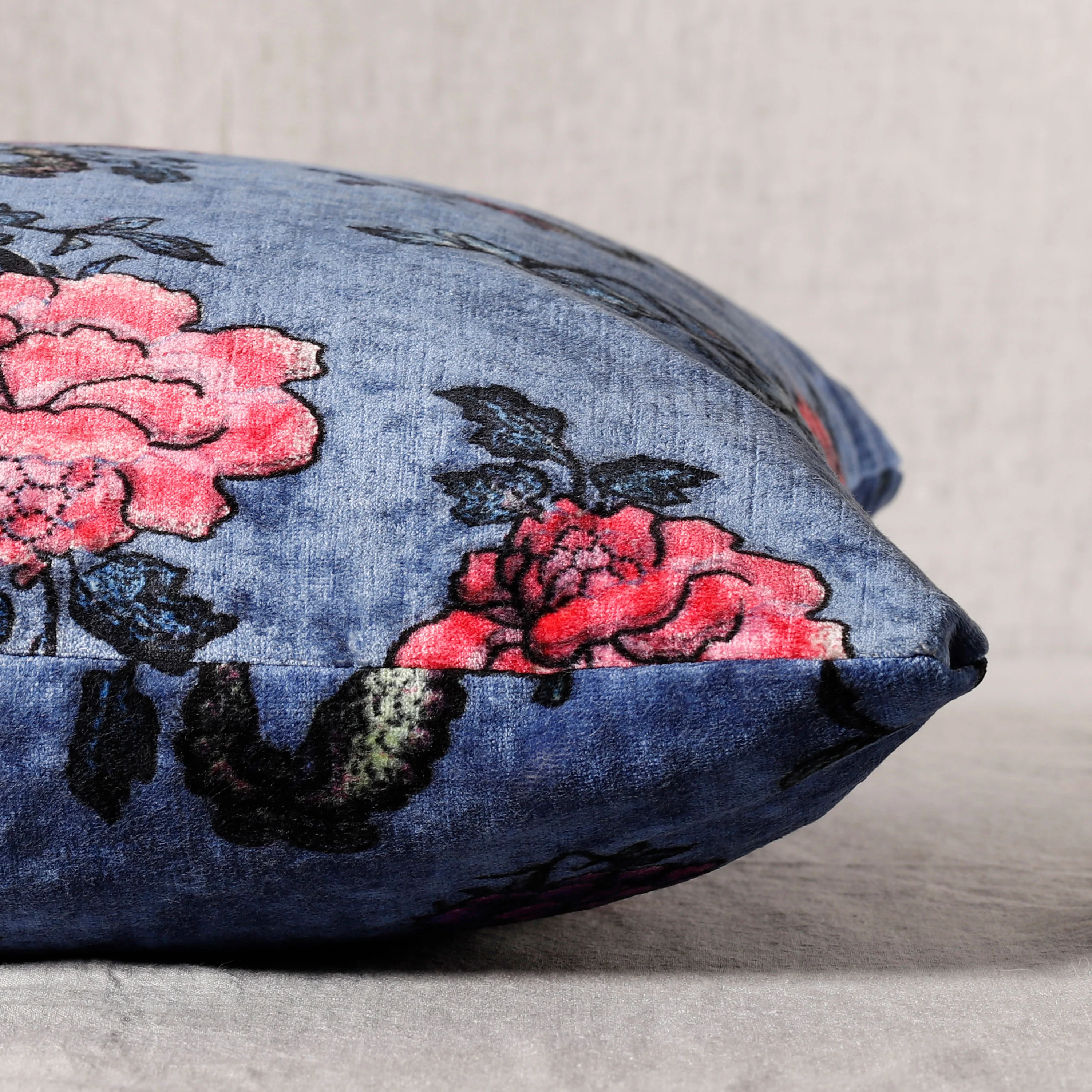 Circeo Lumbar Pillow - Image 4