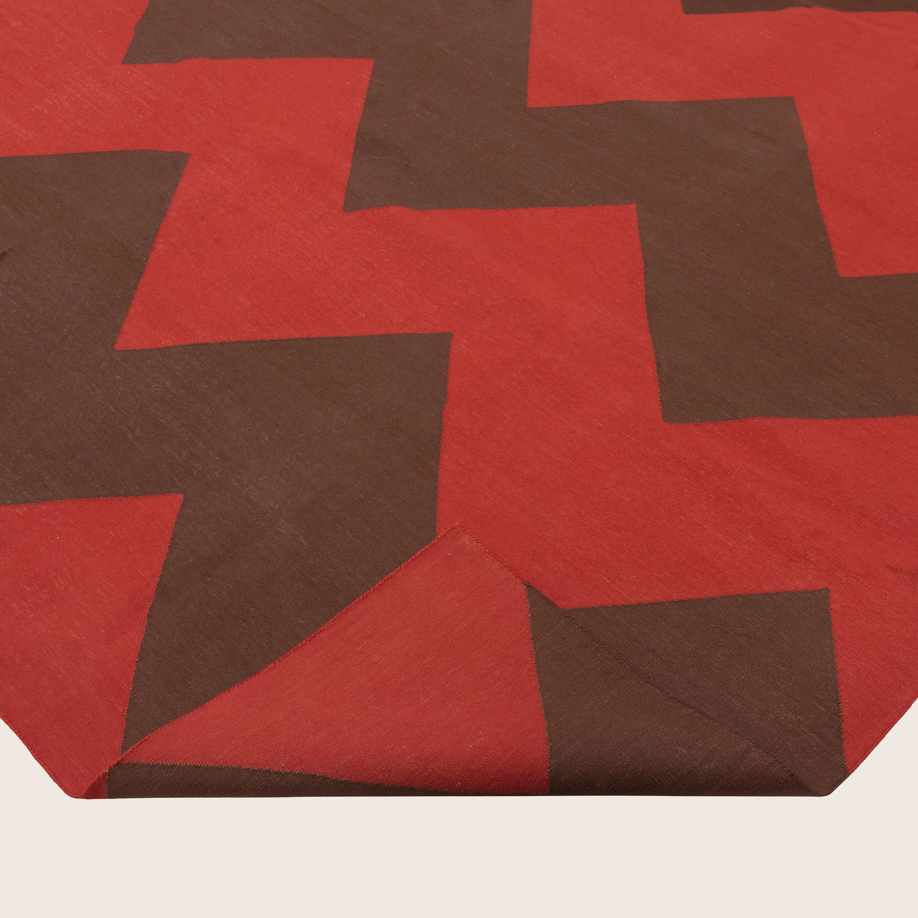 Red & Brown Chevron Dhurrie Cotton Rug - 10' x 14'6" - Image 4