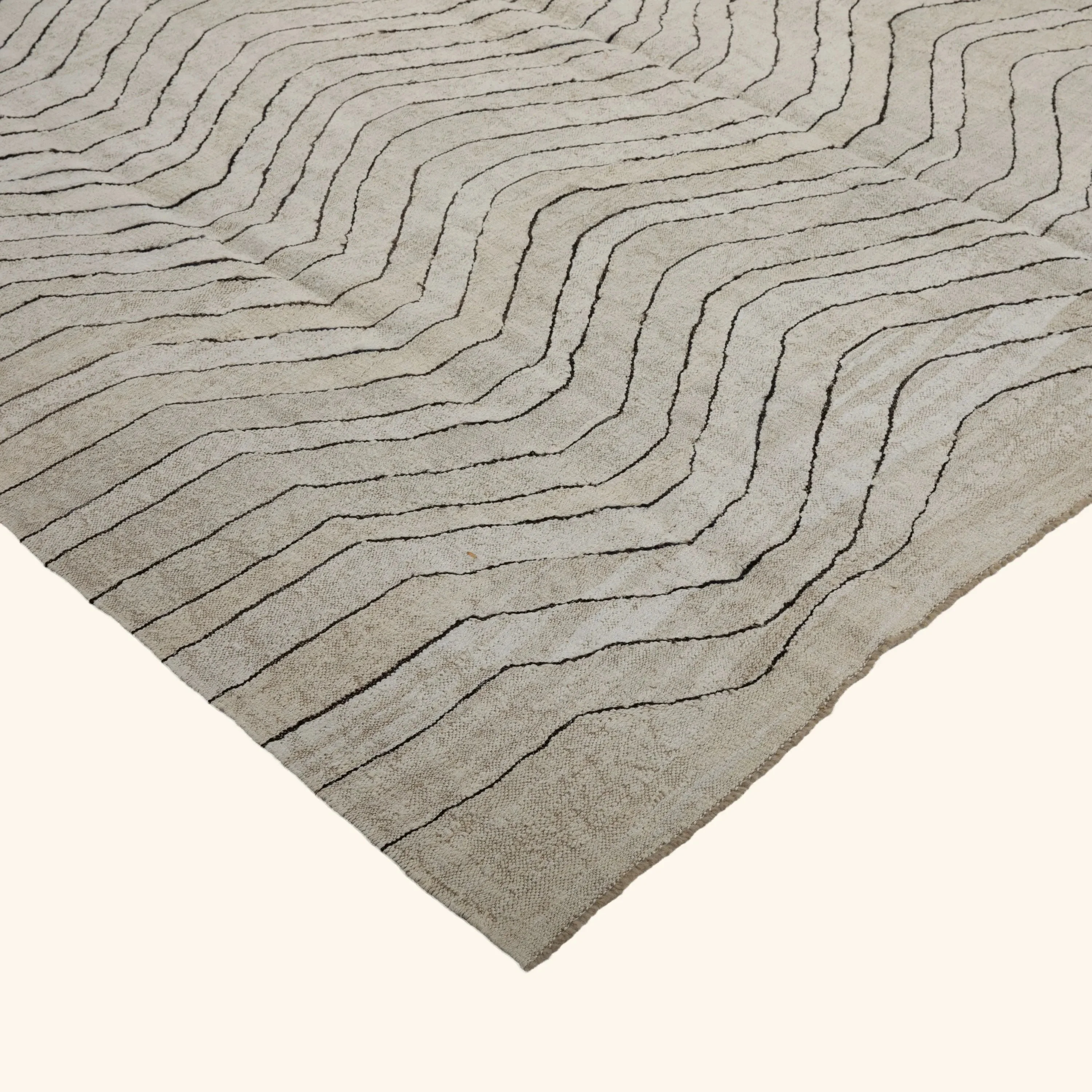 Beige Geometric Turkish Flatweave Wool Rug - 8' x 11' - Image 4