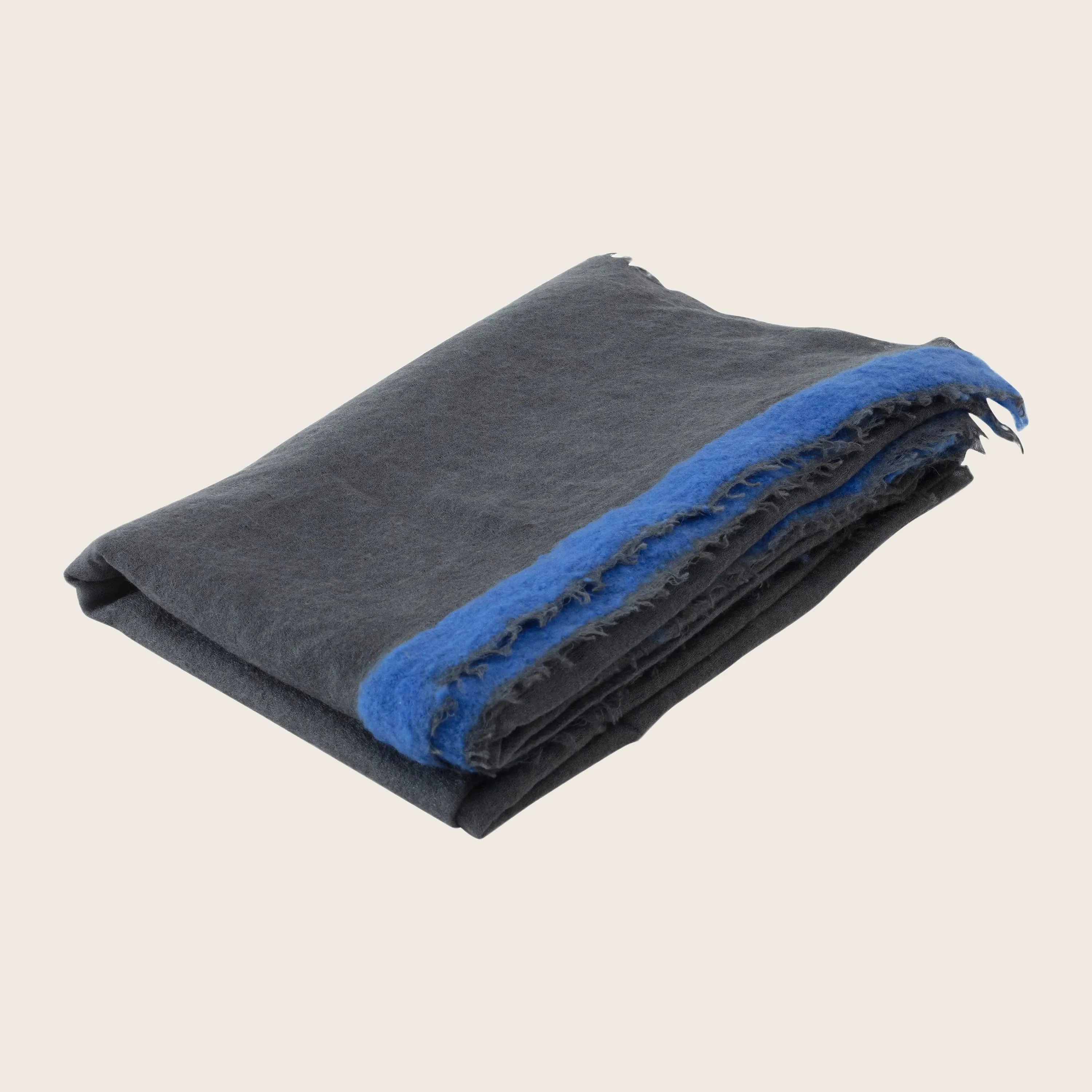 Gran Souffle Semi Felted Border Throw - Image 11