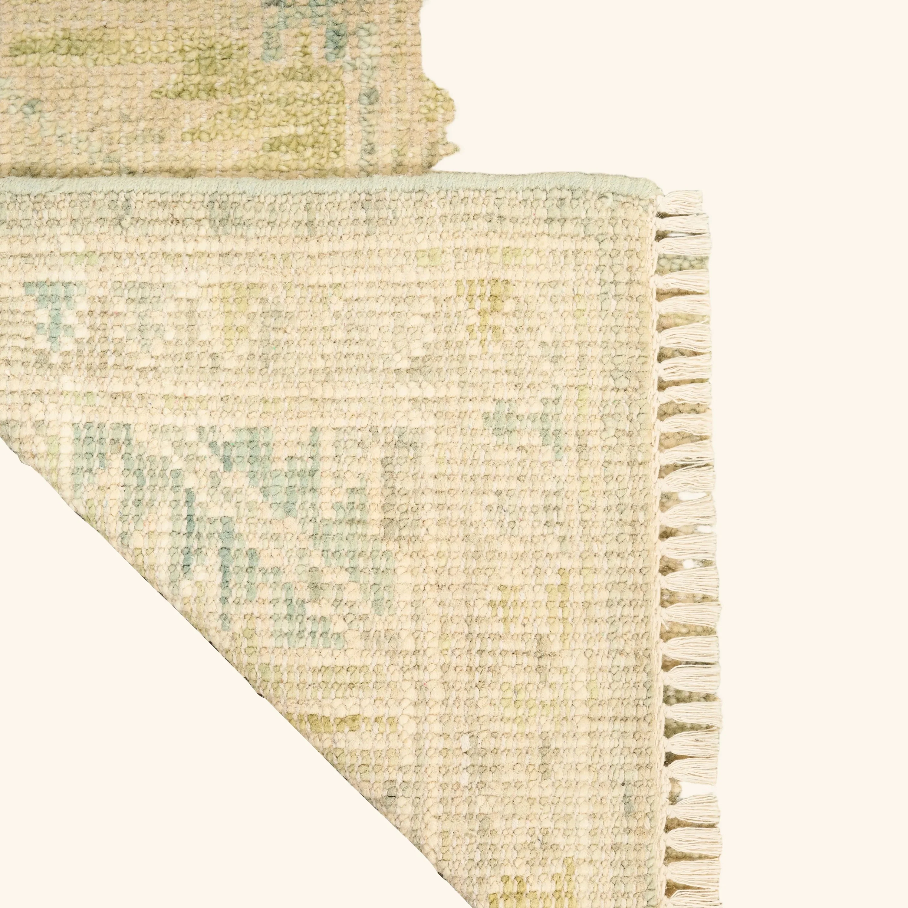Green Essentials Traditional Wool Rug - Image 5