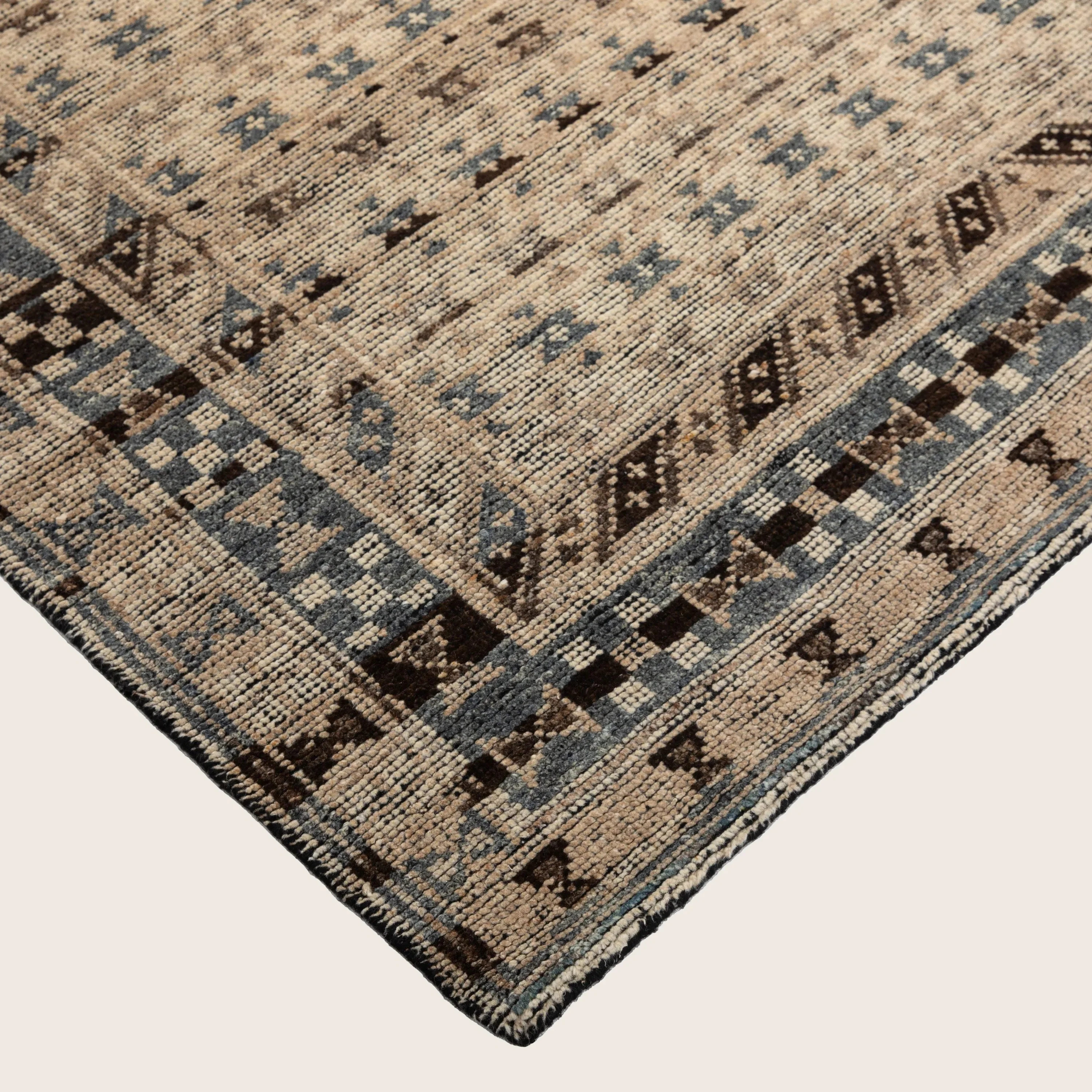 Grey Traditional Wool Rug - Image 12