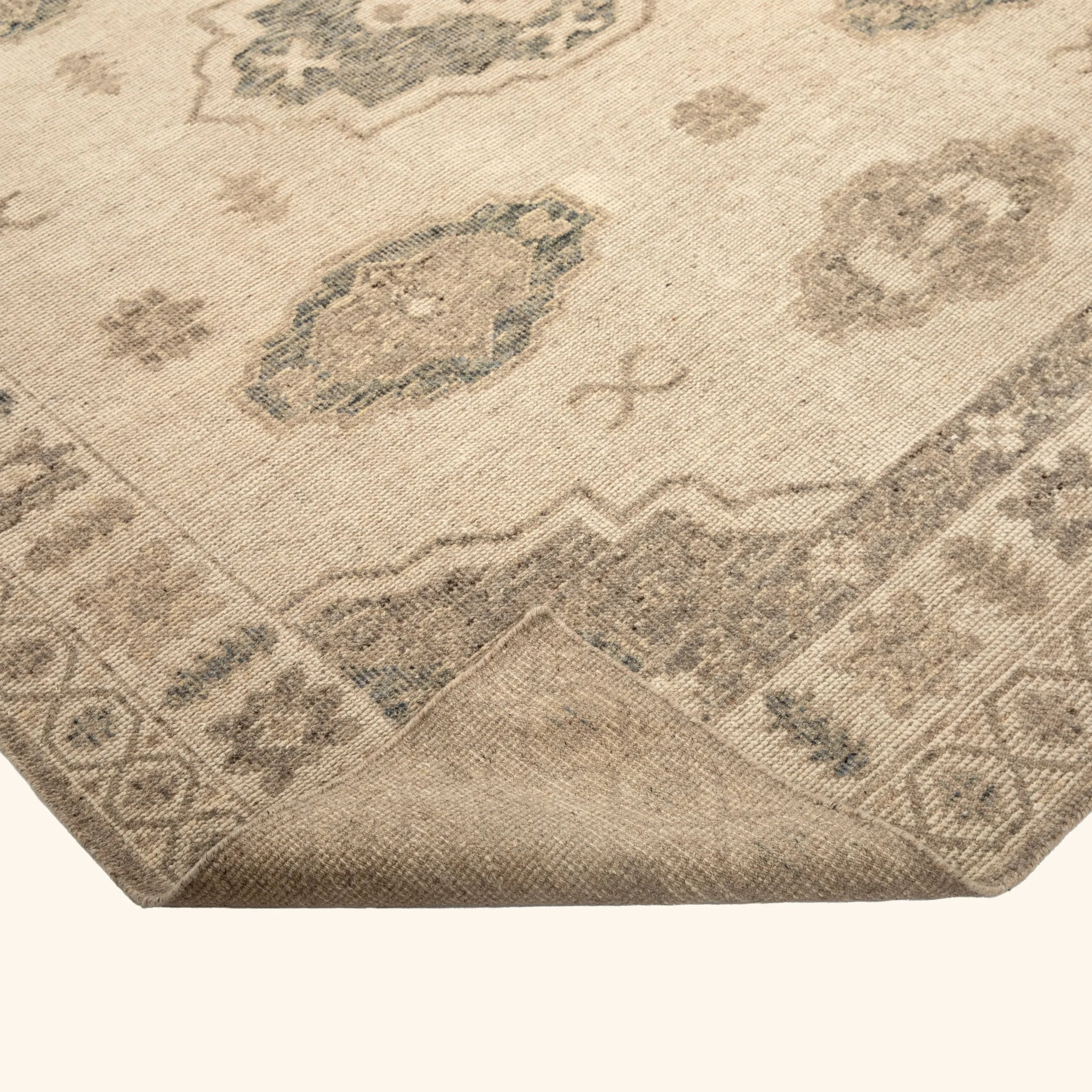 Ivory Beige Traditional Wool Rug - 8' x 10' - Image 4
