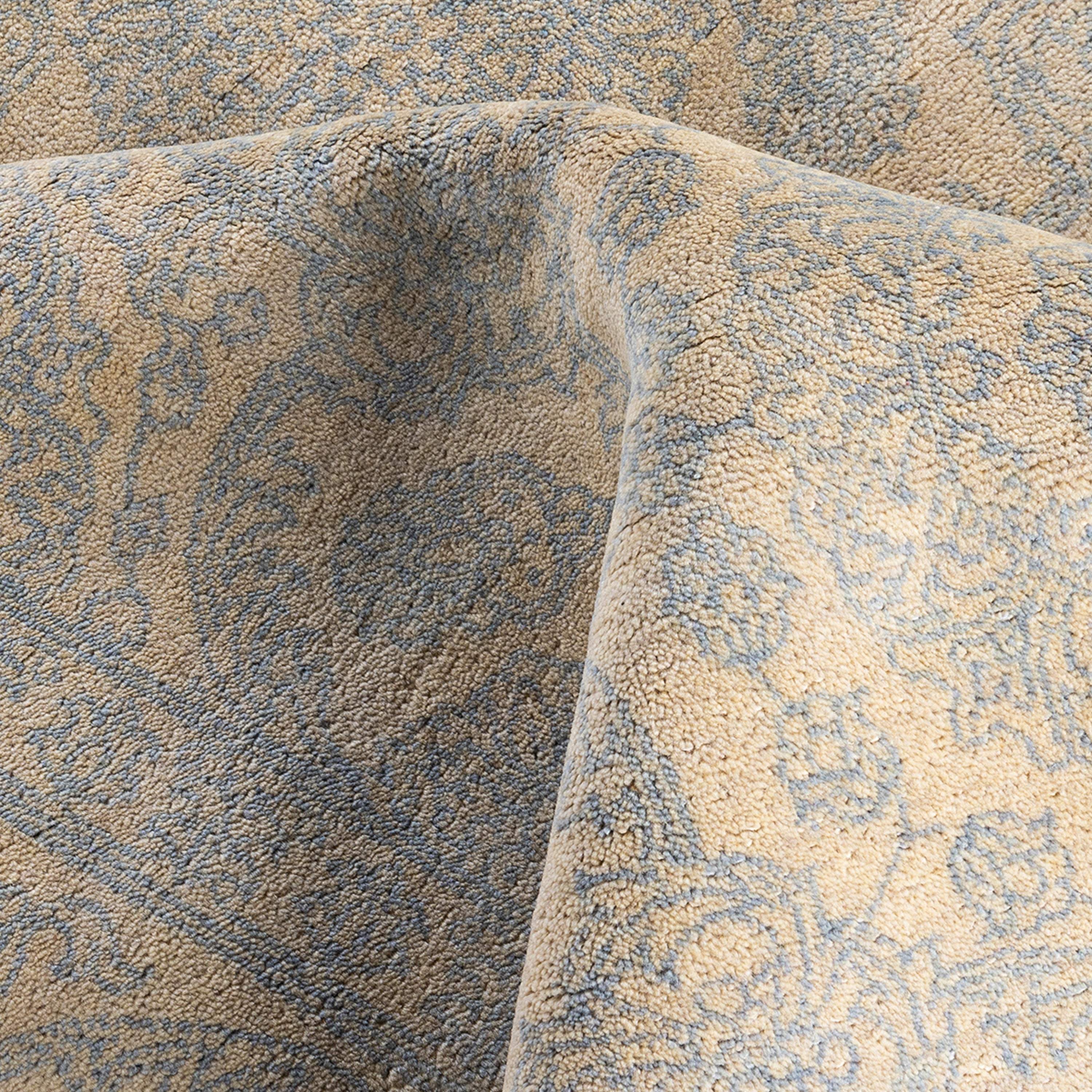 Ivory Traditional Wool Rug - 8'2" x 10'3" - Image 7
