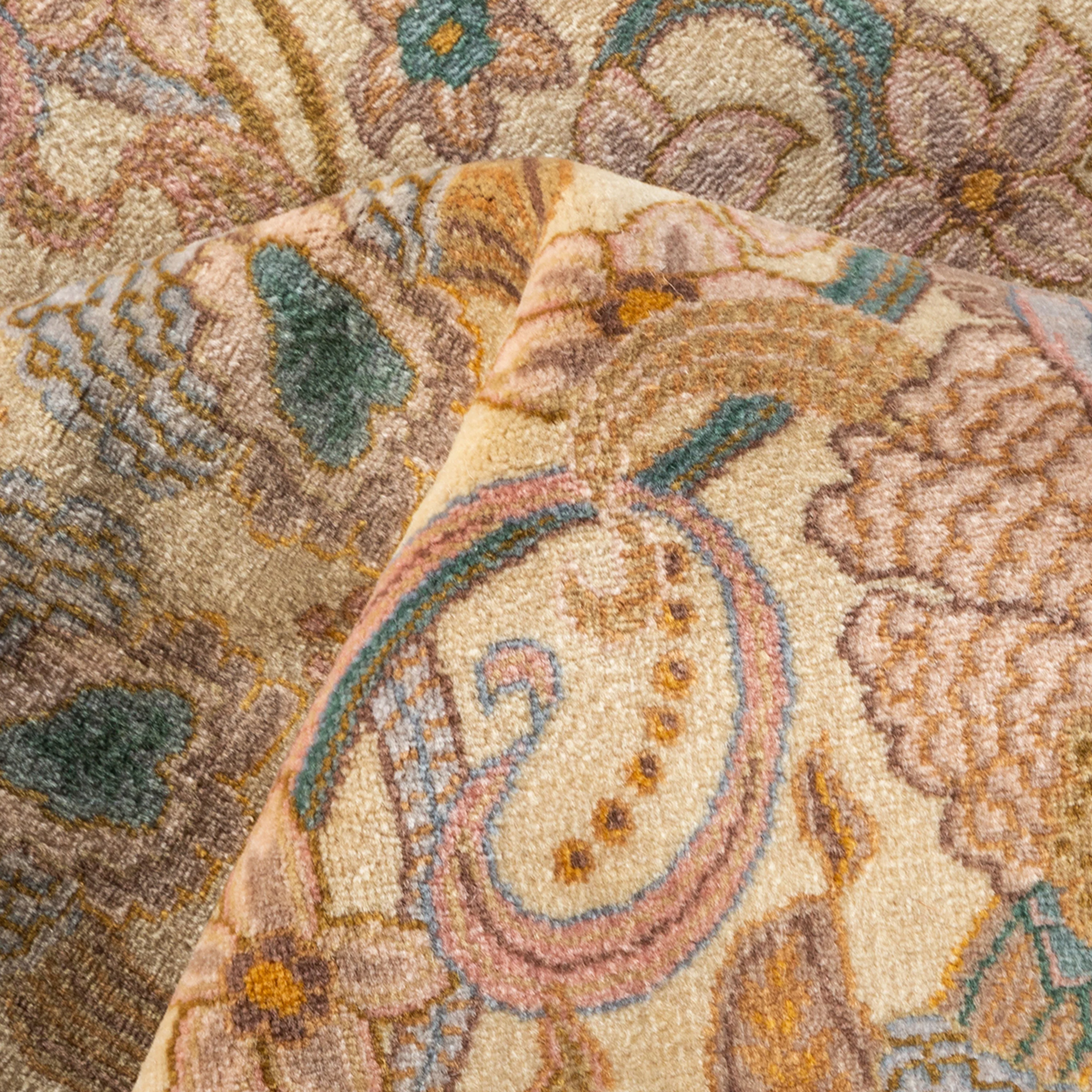 Ivory Traditional Wool Rug - 6'1" x 9' - Image 4