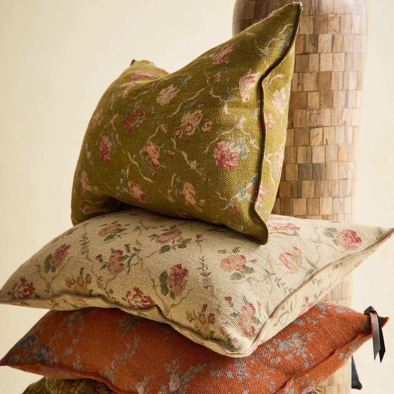 Jardin Secret Linen Pillow - Image 2