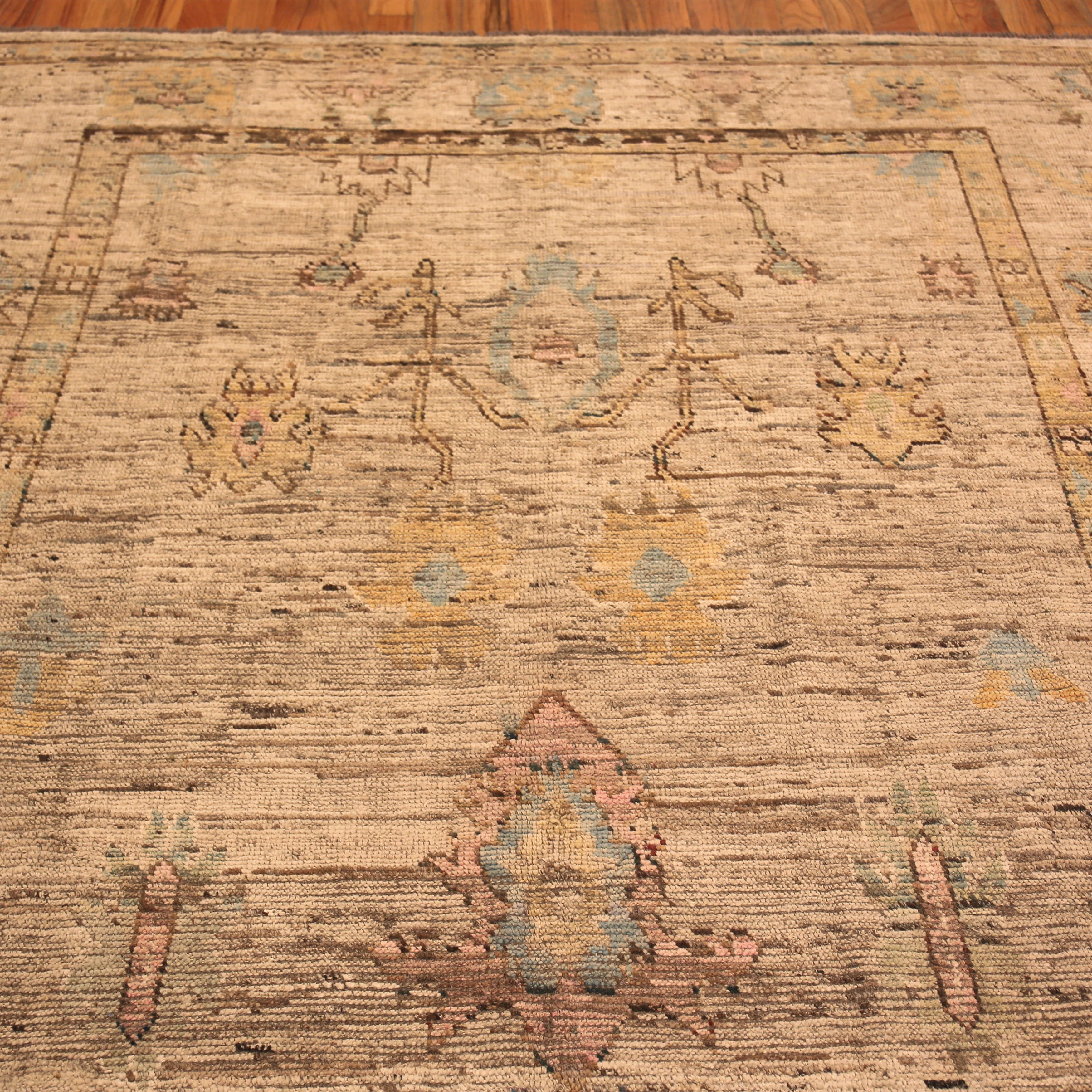 Natural Zameen Traditional Wool Rug - 6'11" X 9'9" - Image 7
