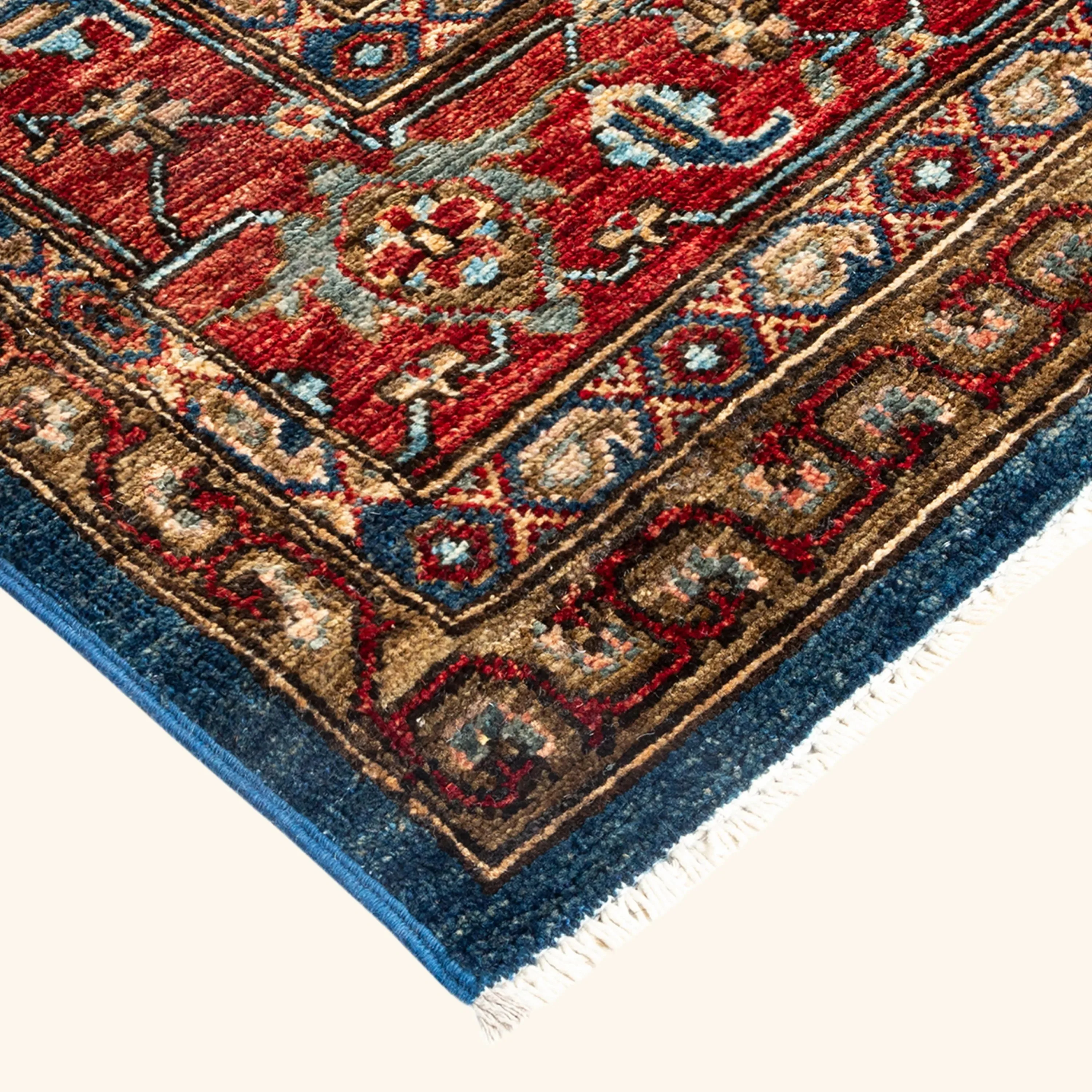Red Traditional Serapi Wool Rug - 7'10" x 10'10" - Image 2
