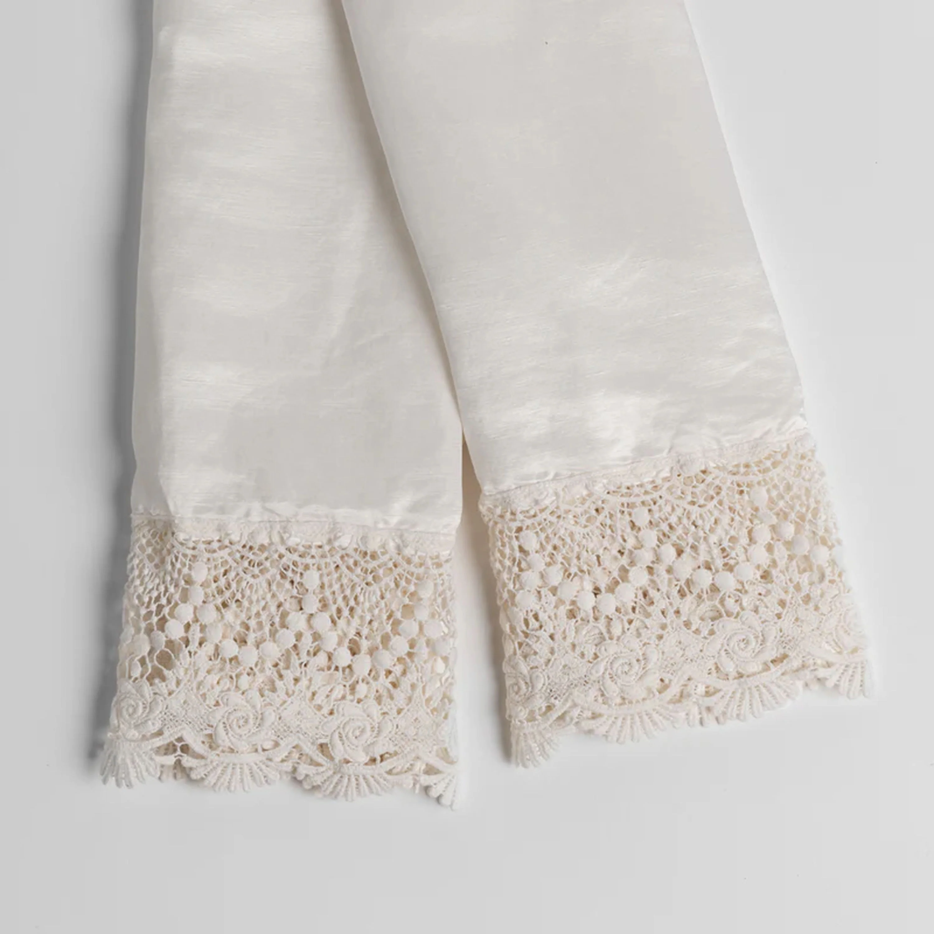 Paloma Lace Trim Pillowcase - Image 3