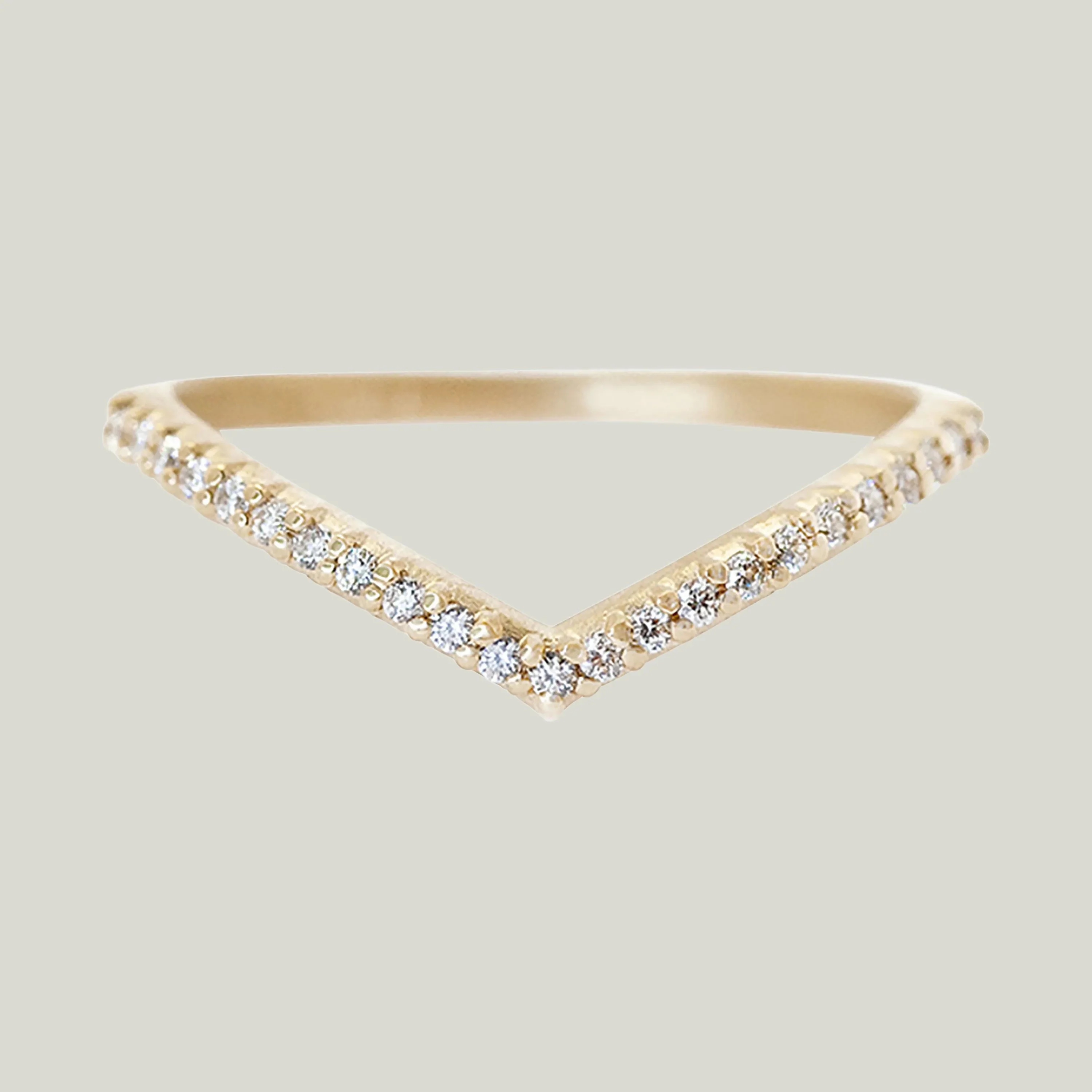 Pave Slender V Guard Ring