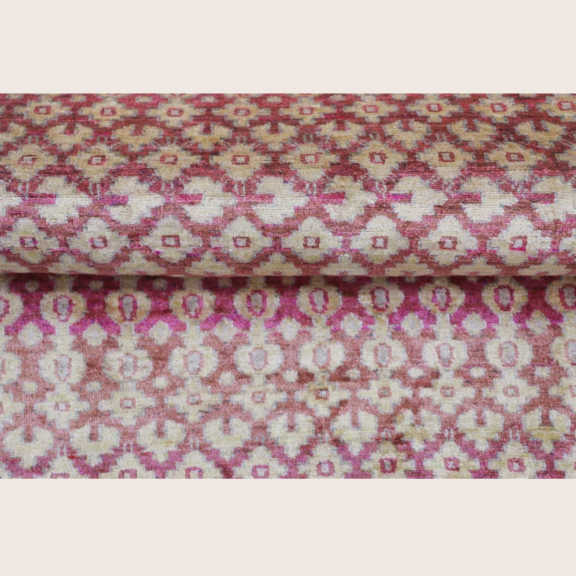 Red Aura Contemporary Saree Silk Rug - Image 10