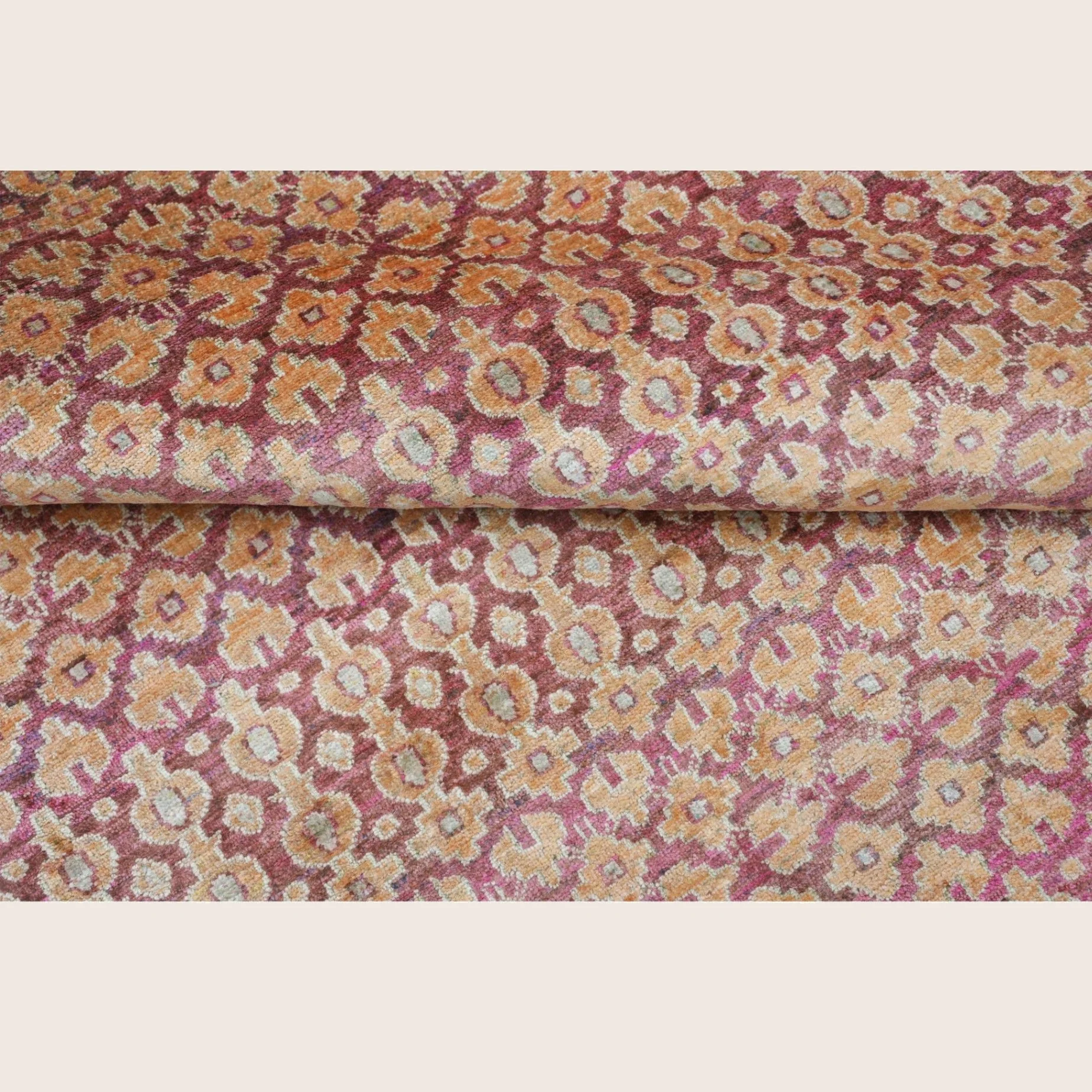 Red Aura Contemporary Saree Silk Rug - Image 4