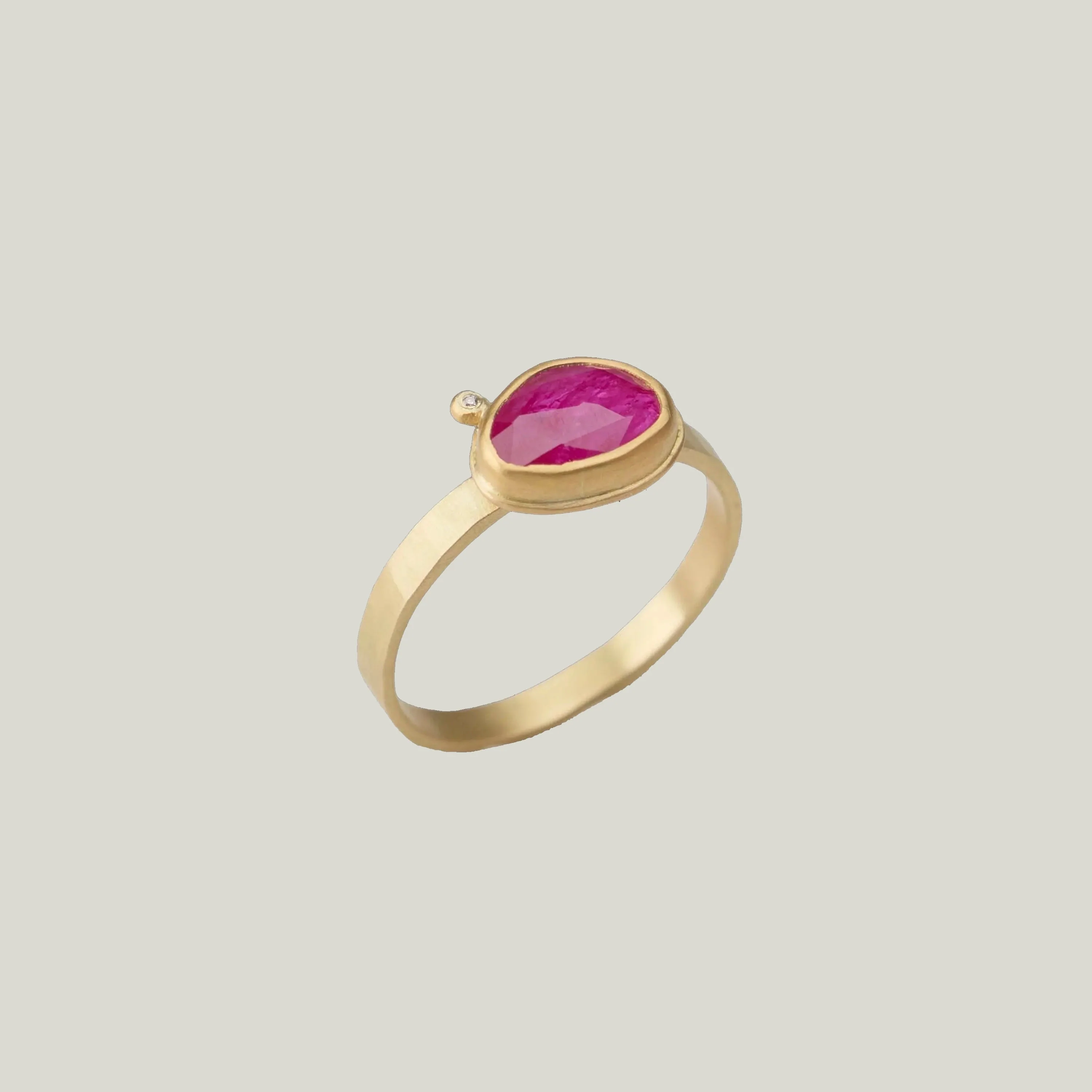 Rosecut Ruby Gold Ring - Image 3