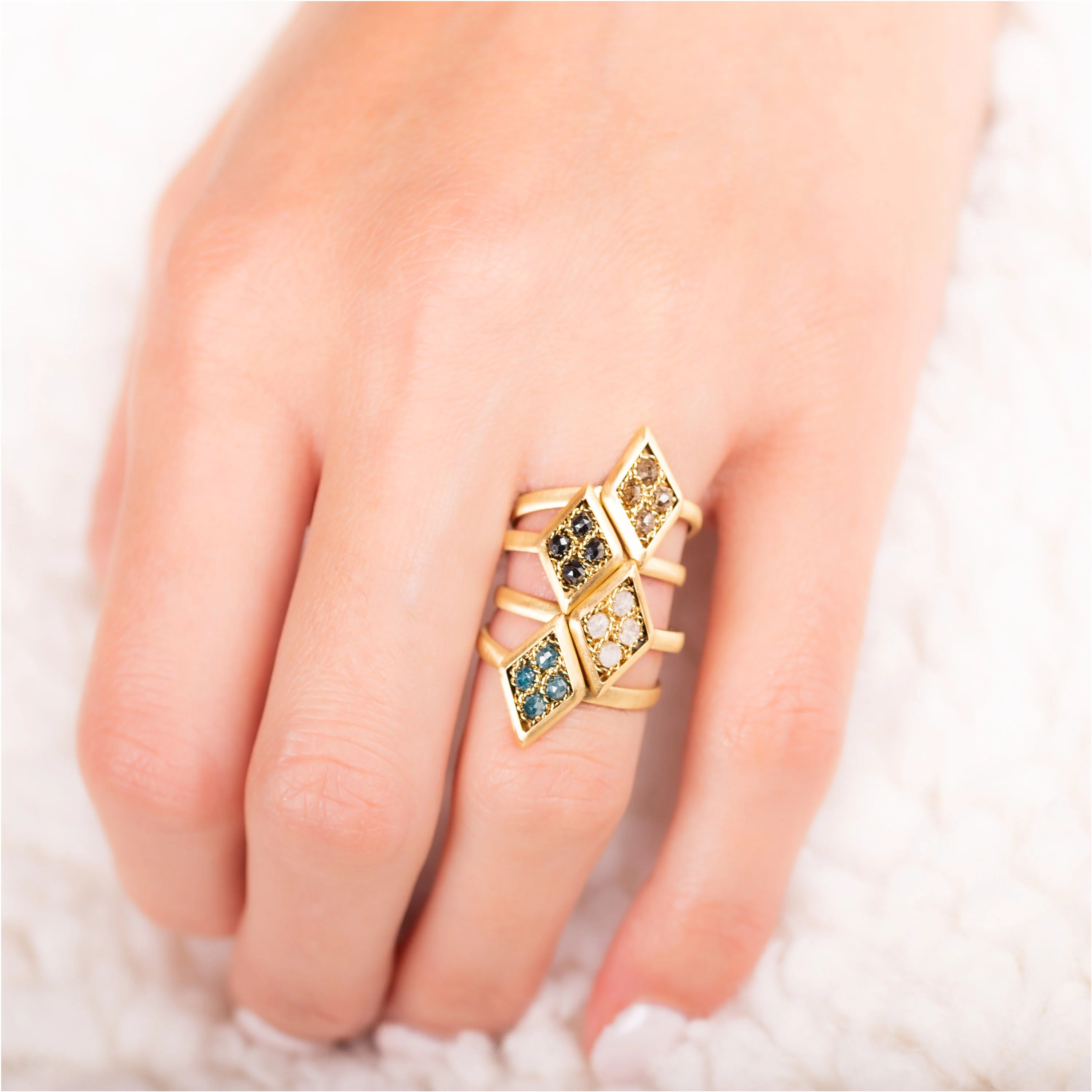 Silver Diamond 18k Bordered Textile Ring - Image 3