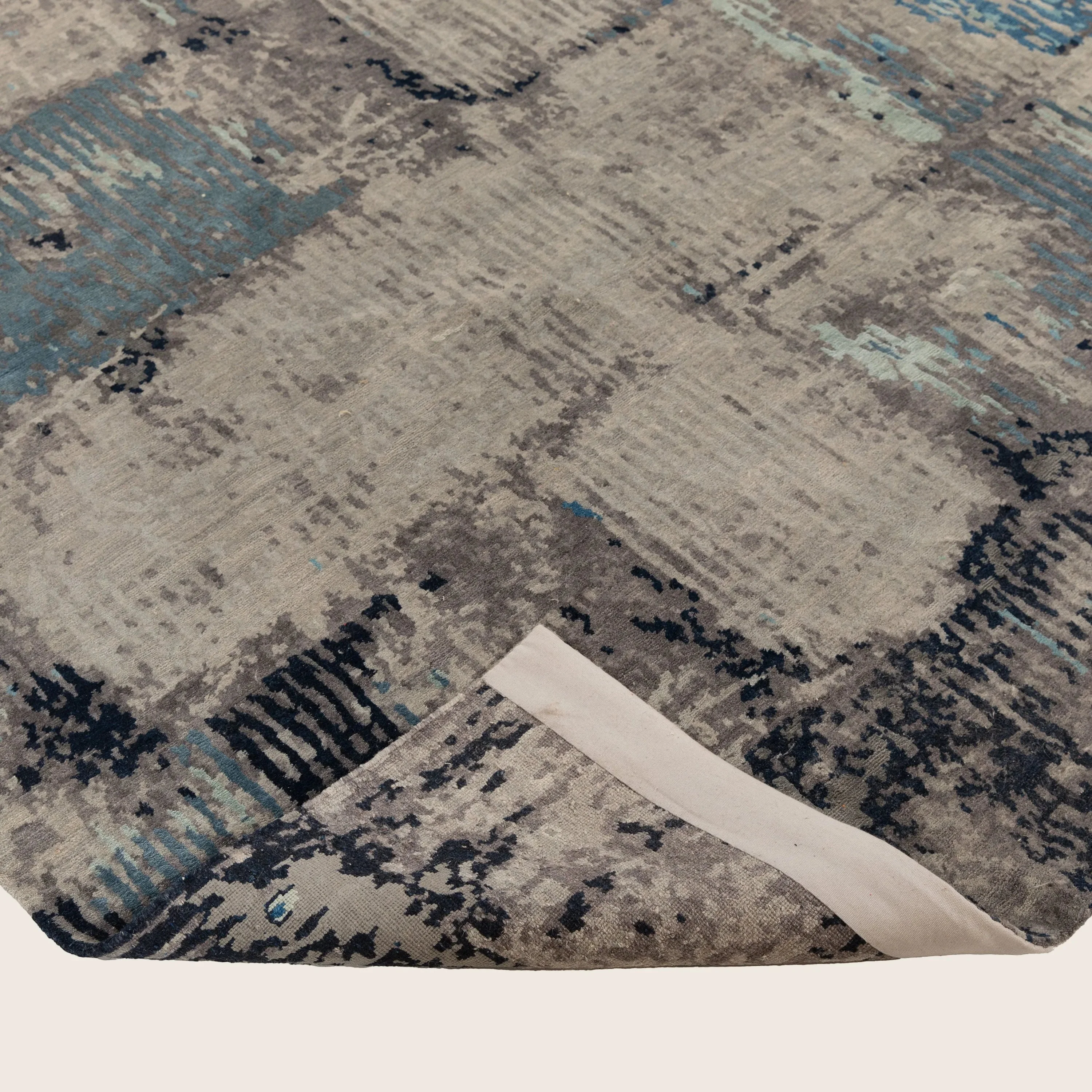 Grey Aurora Contemporary Tibetan Wool Silk Blend Rug - 6' x 9' - Image 4