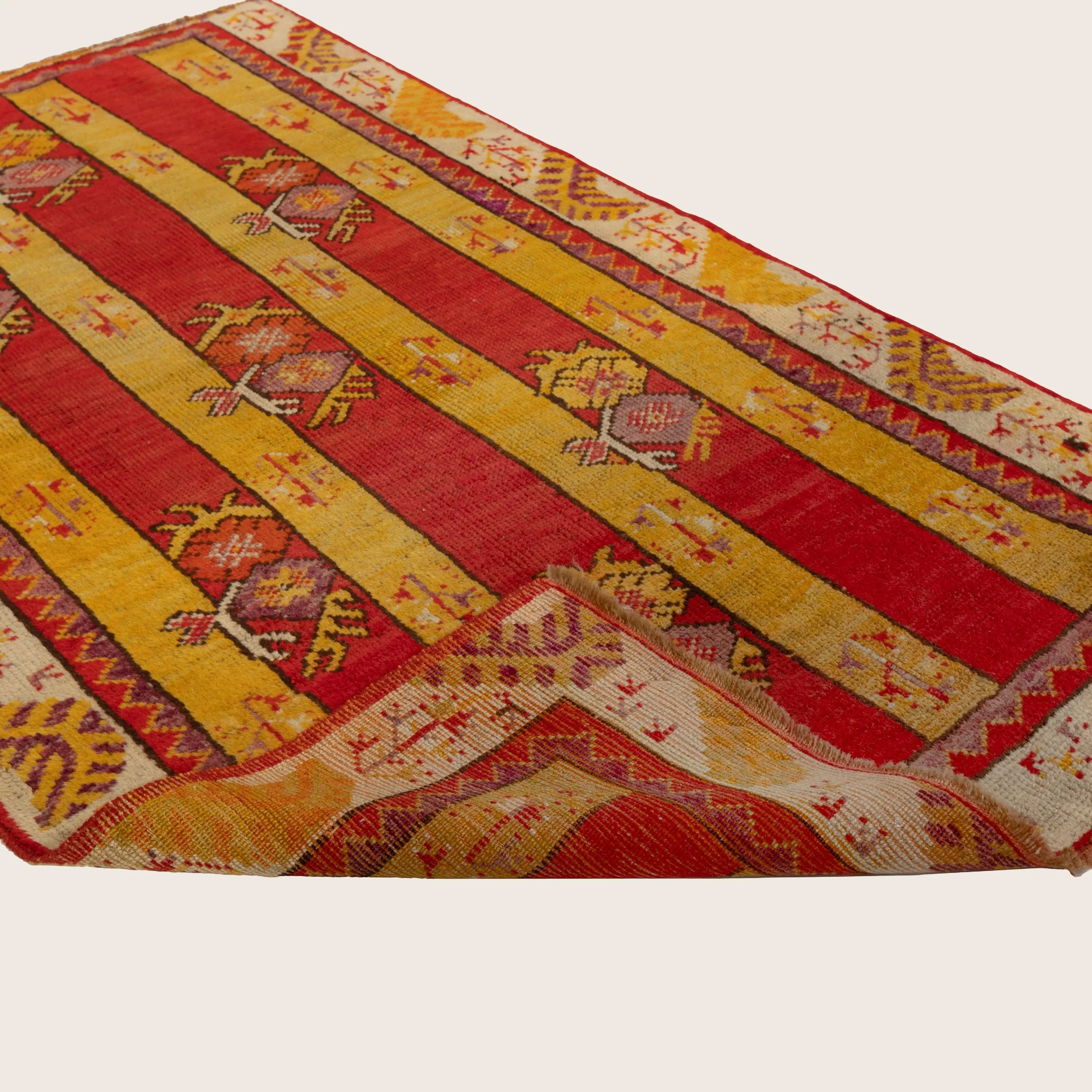 Red & Yellow Traditional Wool Rug - 3'1" x 5'5" - Image 4