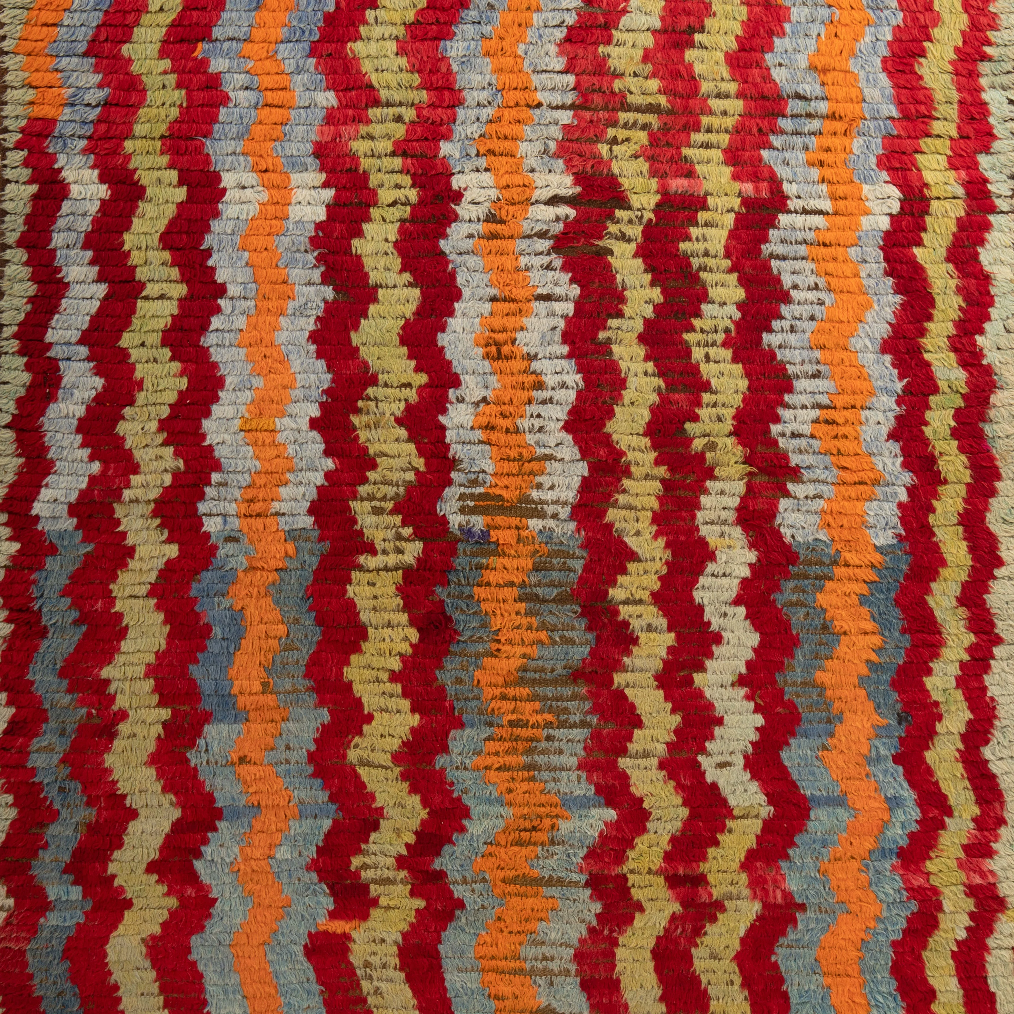 Multicolored Traditional Wool Rug - 5'6" x 7'9" - Image 2