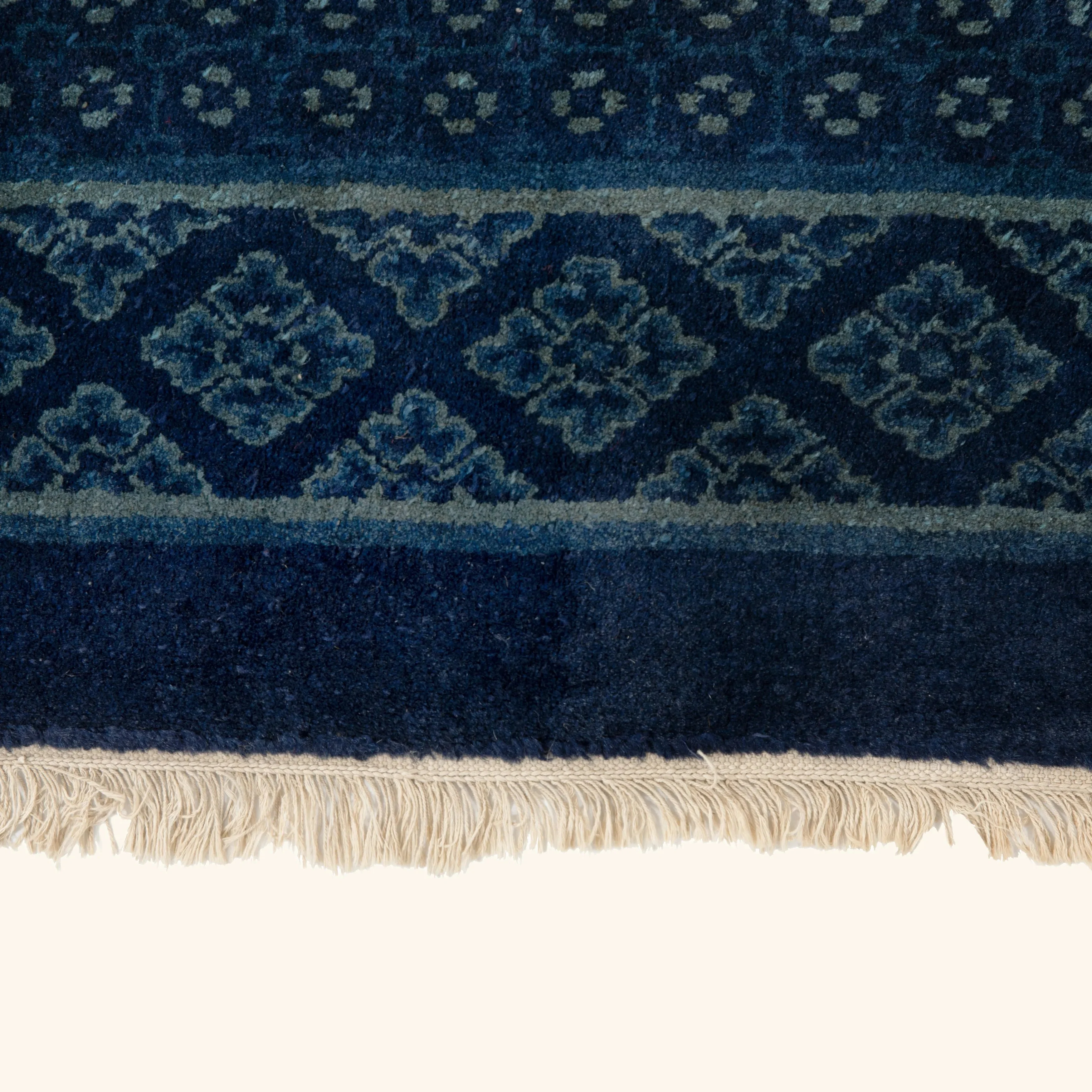 Navy Traditional Wool Rug - 5'6" x 6'11" - Image 5
