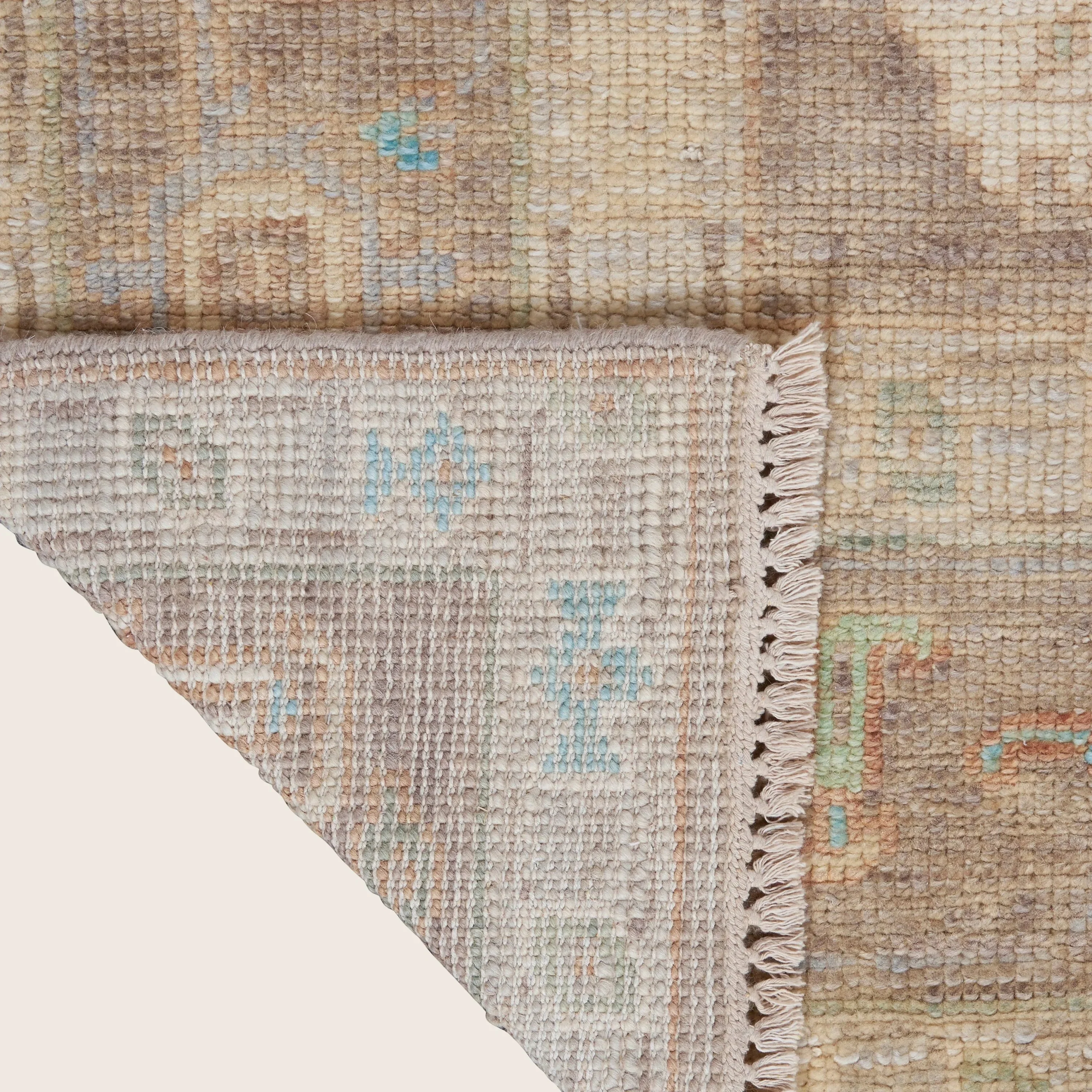 Essentials Traditional Wool Rug - Image 12