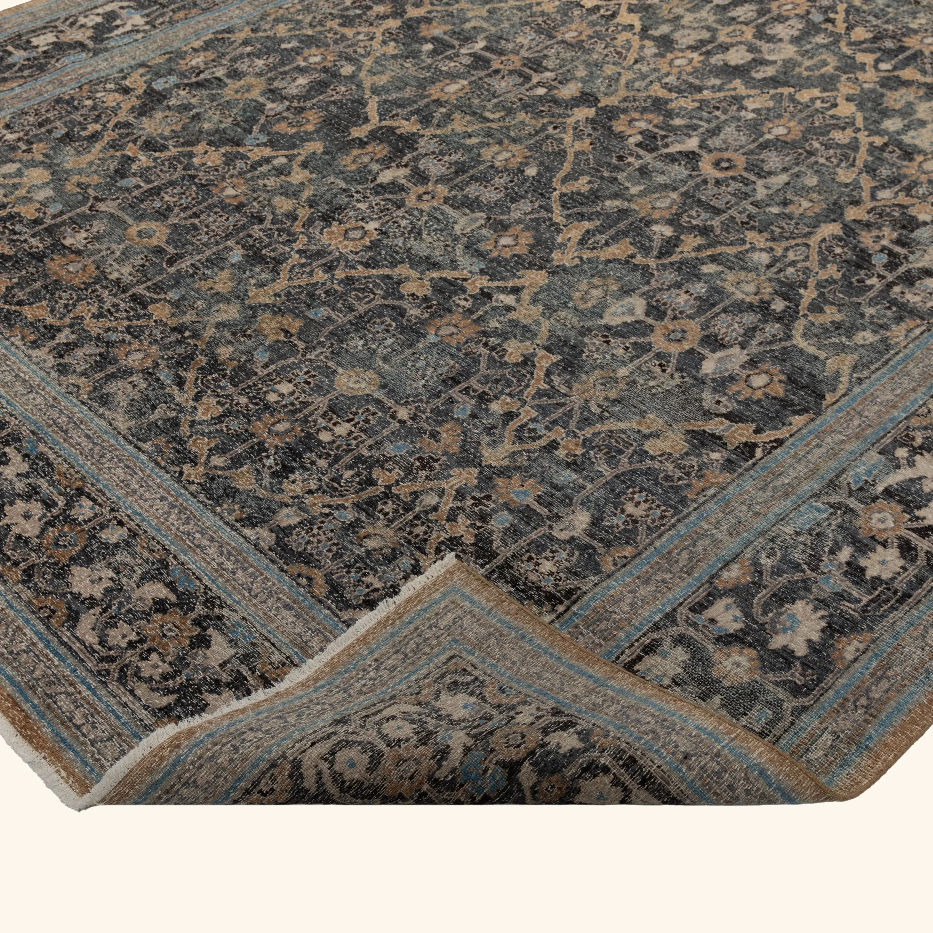 Grey Sabideh Distressed Traditional Wool Rug - 8' x 10' - Image 4