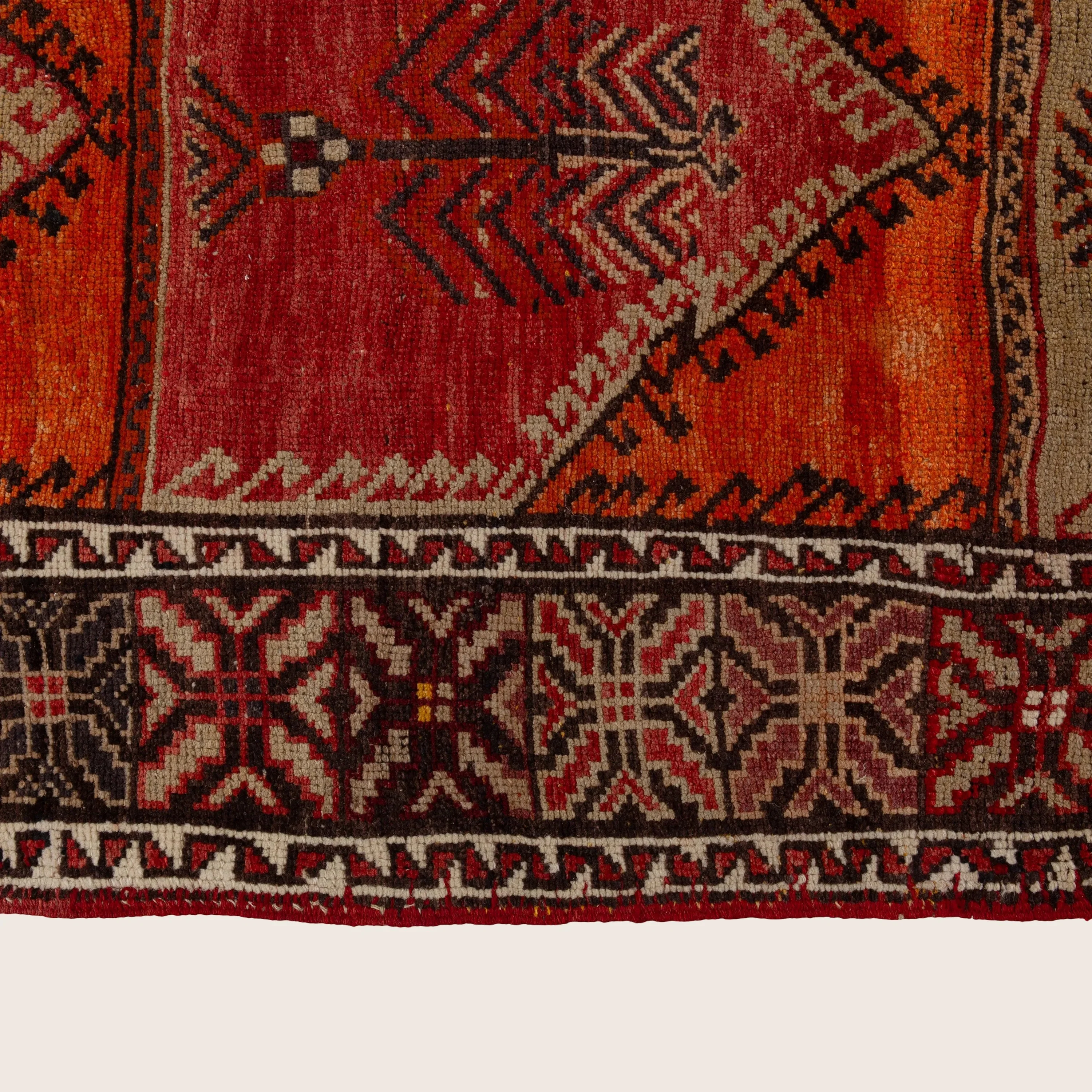Red Traditional Wool Rug - 5'7" x 12'9" - Image 5