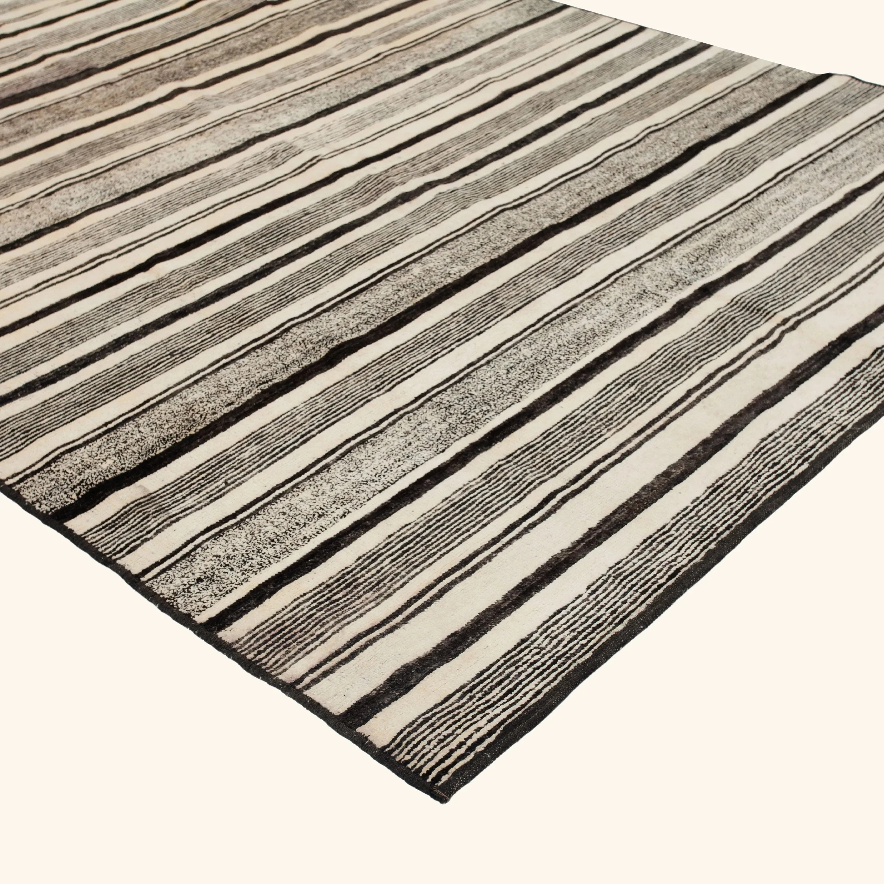 Black Zameen Modern Wool Rug - 6' x 9'8" - Image 3