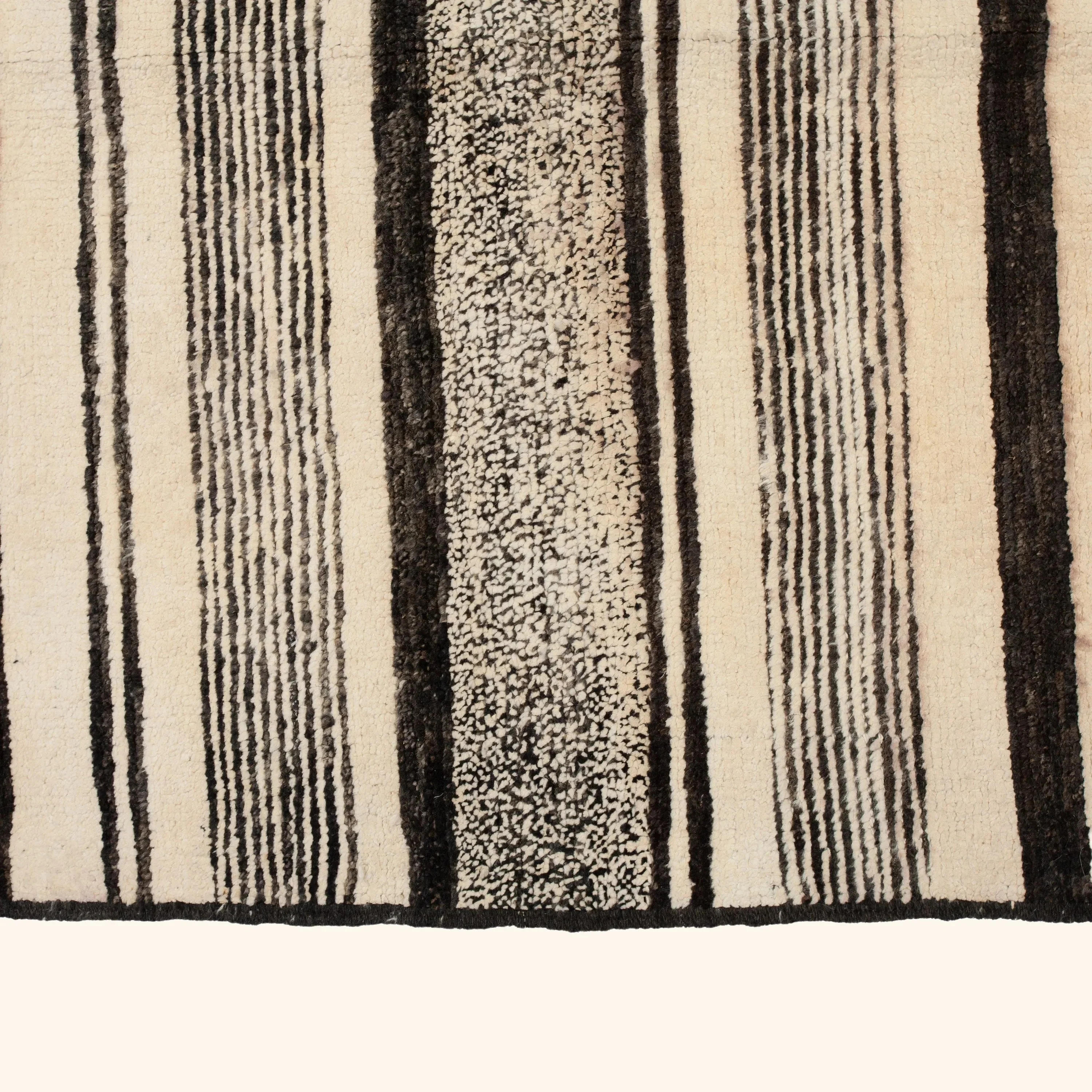 Black Zameen Modern Wool Rug - 6' x 9'8" - Image 5
