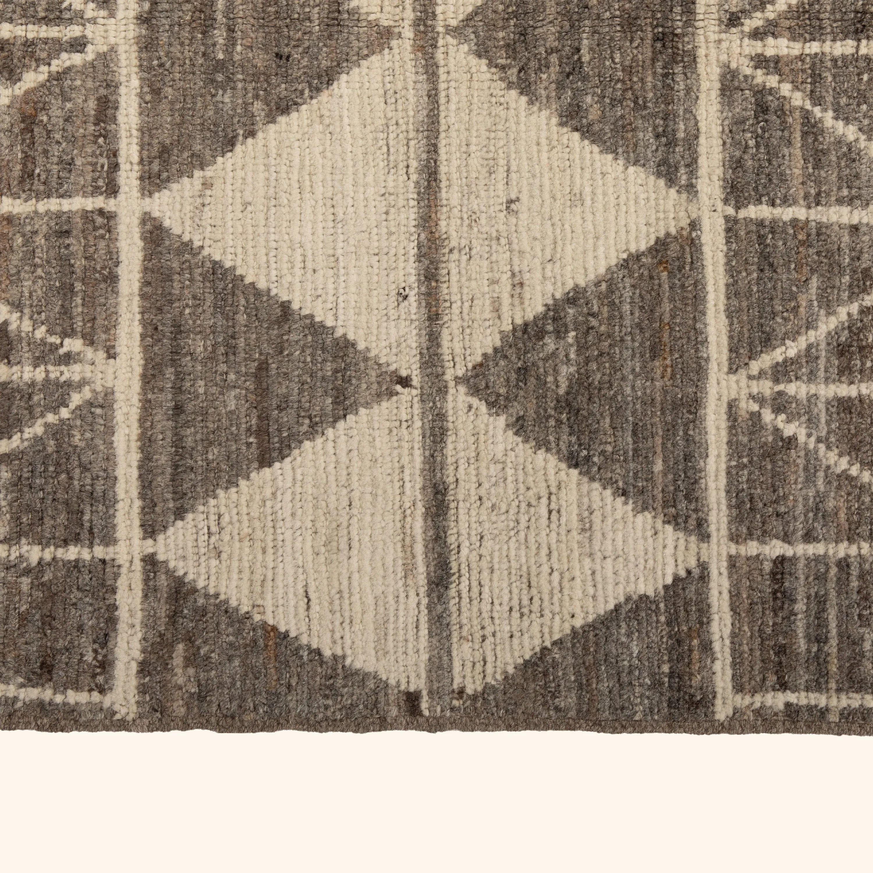 Grey & Cream Zameen Wool Rug - 6'2" x 9'1" - Image 5