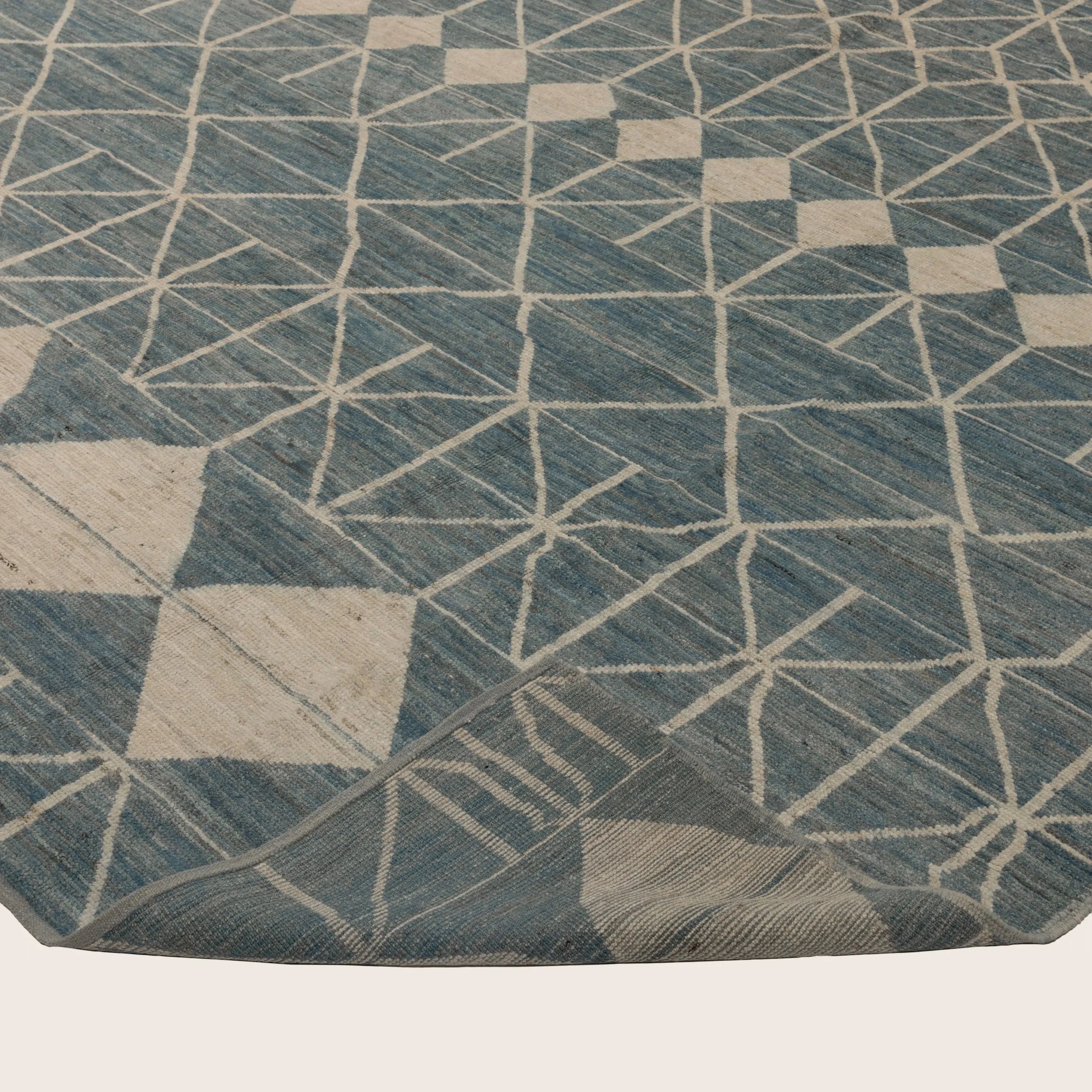 Blue & White Zameen Wool Rug - 9'11" x 14'7" - Image 4