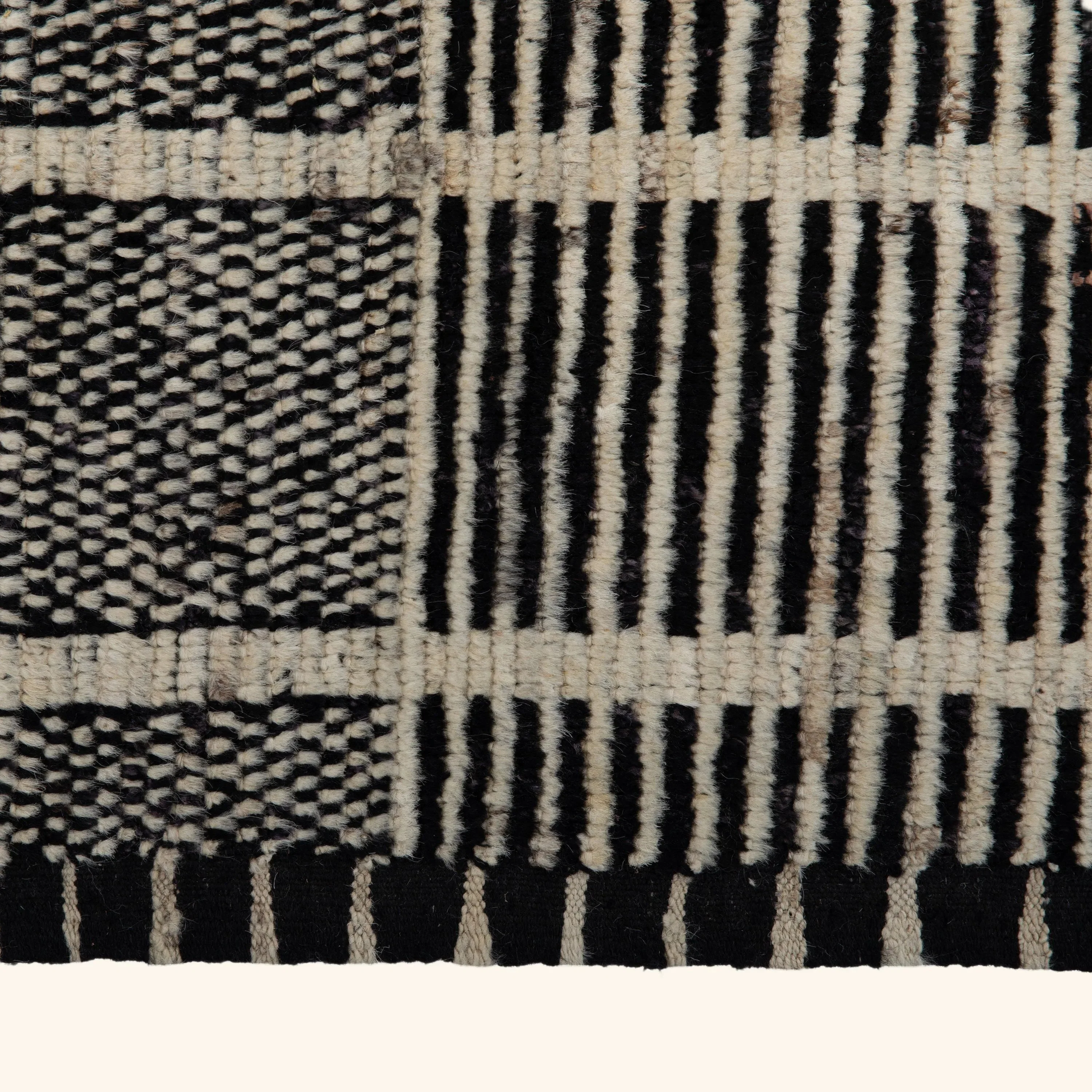 Black Transitional Wool Rug - 4'4" x 6'1" - Image 5