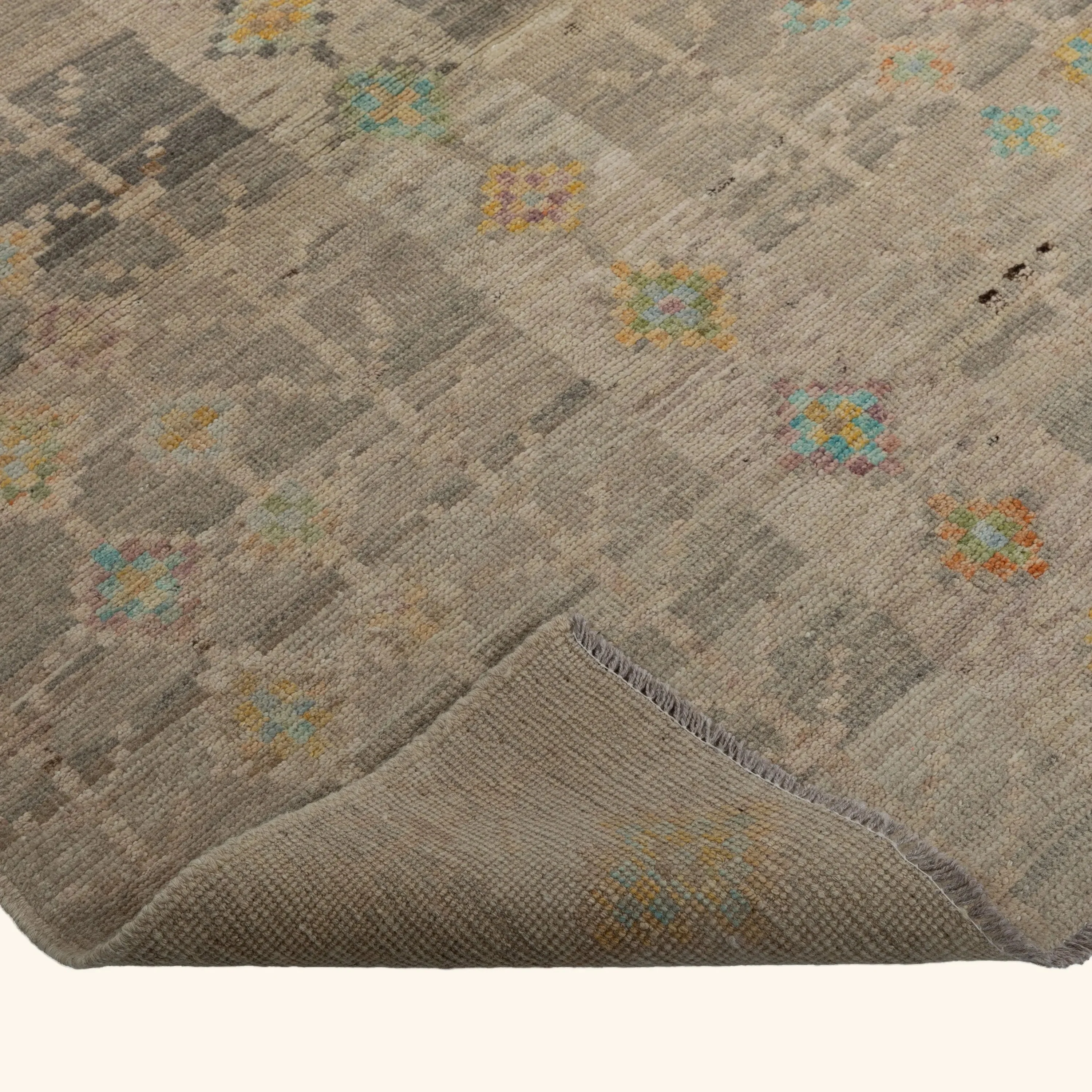Zameen Geometric Transitional Wool Rug - 4'1" x 5'9" - Image 4